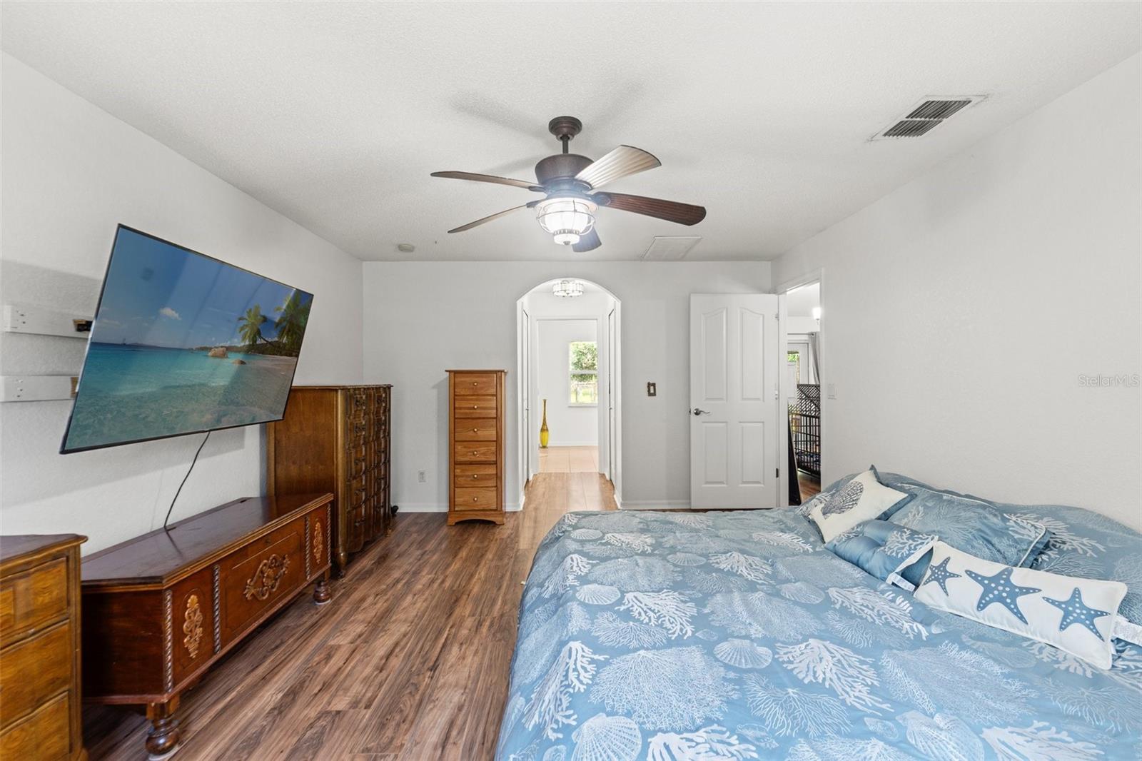 Listing photo id 6 for 15364 Mount Sparrow Road