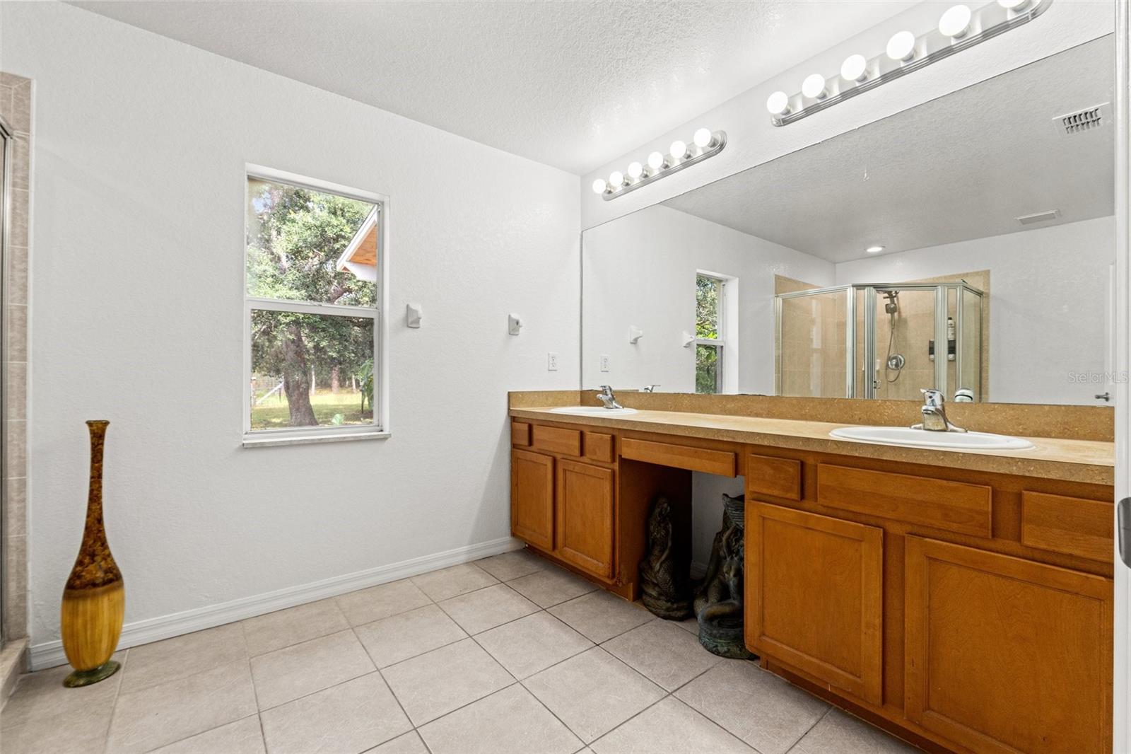 Listing photo id 7 for 15364 Mount Sparrow Road