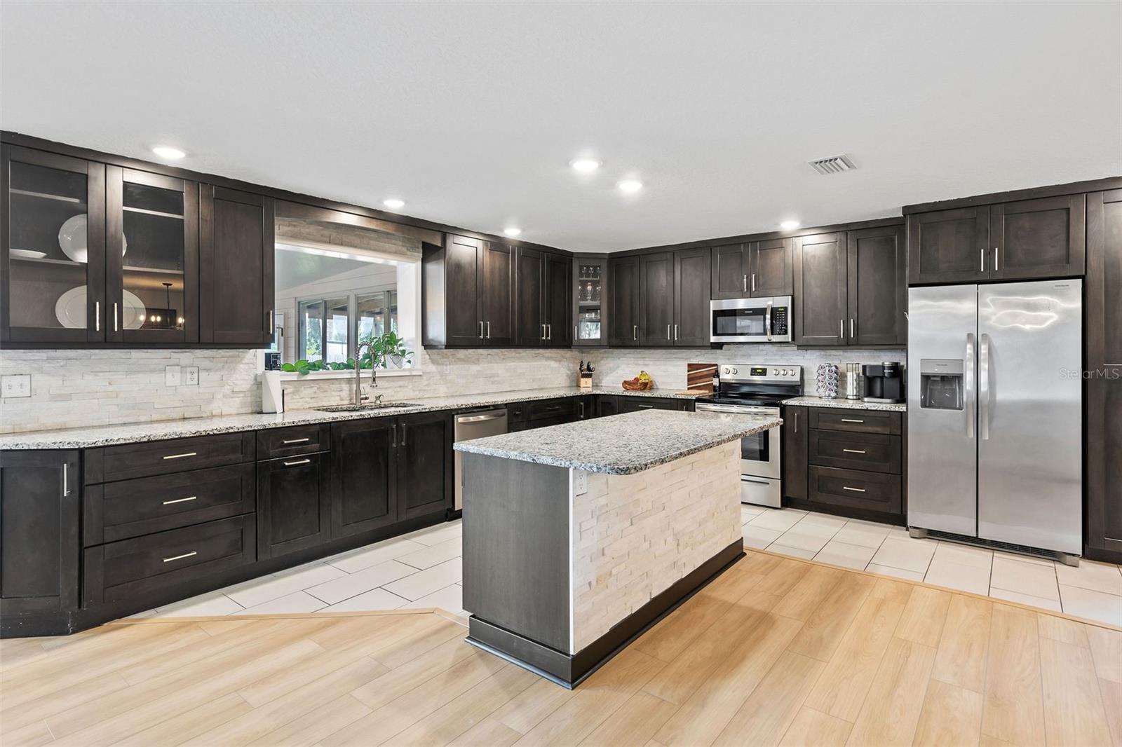 Image 11 of 60 For 418 Acacia Circle