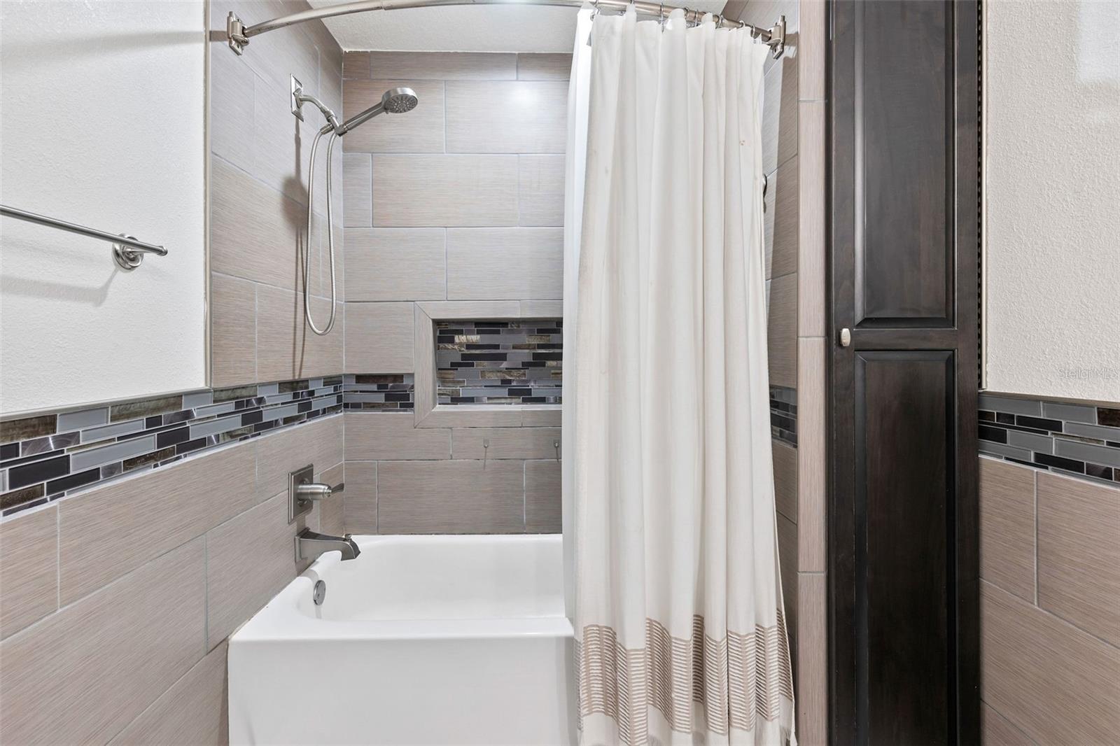 Image 20 of 60 For 418 Acacia Circle