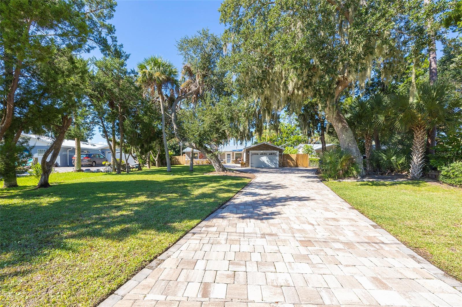 Image 3 of 60 For 418 Acacia Circle