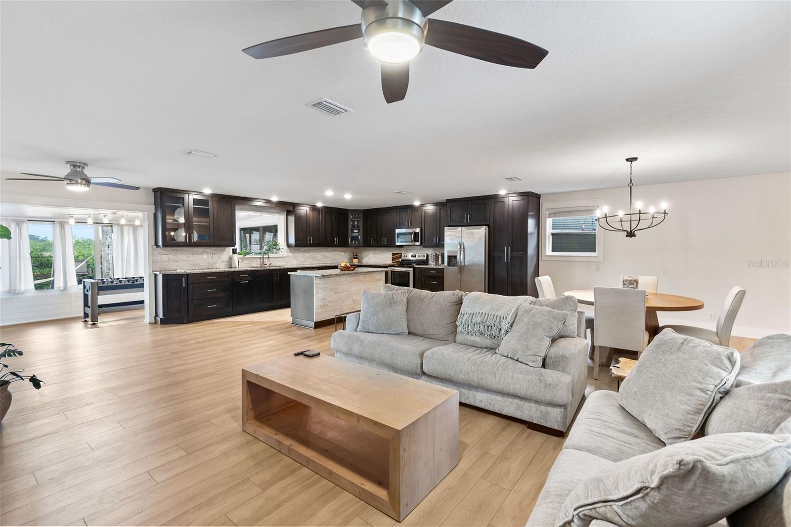 Image 5 of 60 For 418 Acacia Circle