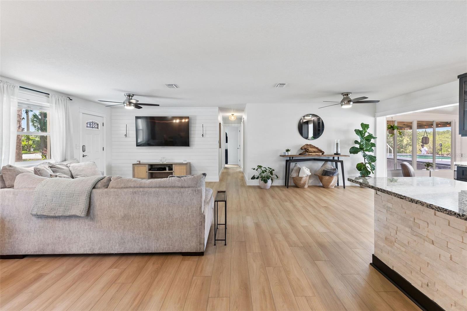 Image 6 of 60 For 418 Acacia Circle