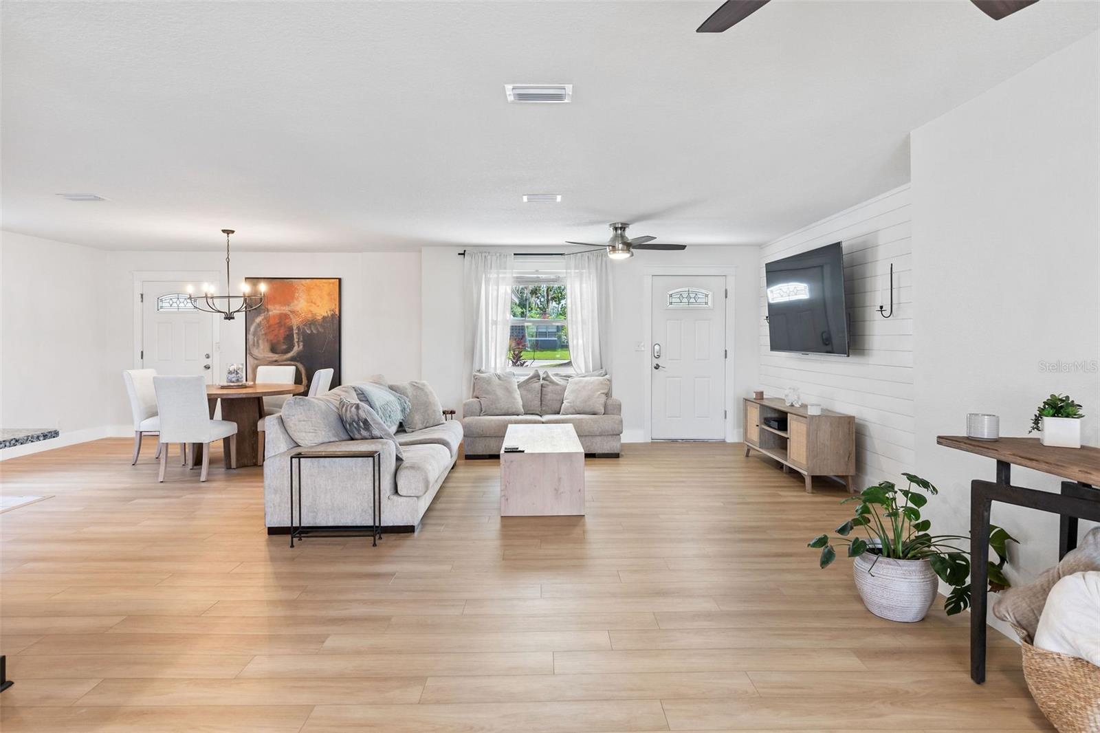 Image 7 of 60 For 418 Acacia Circle