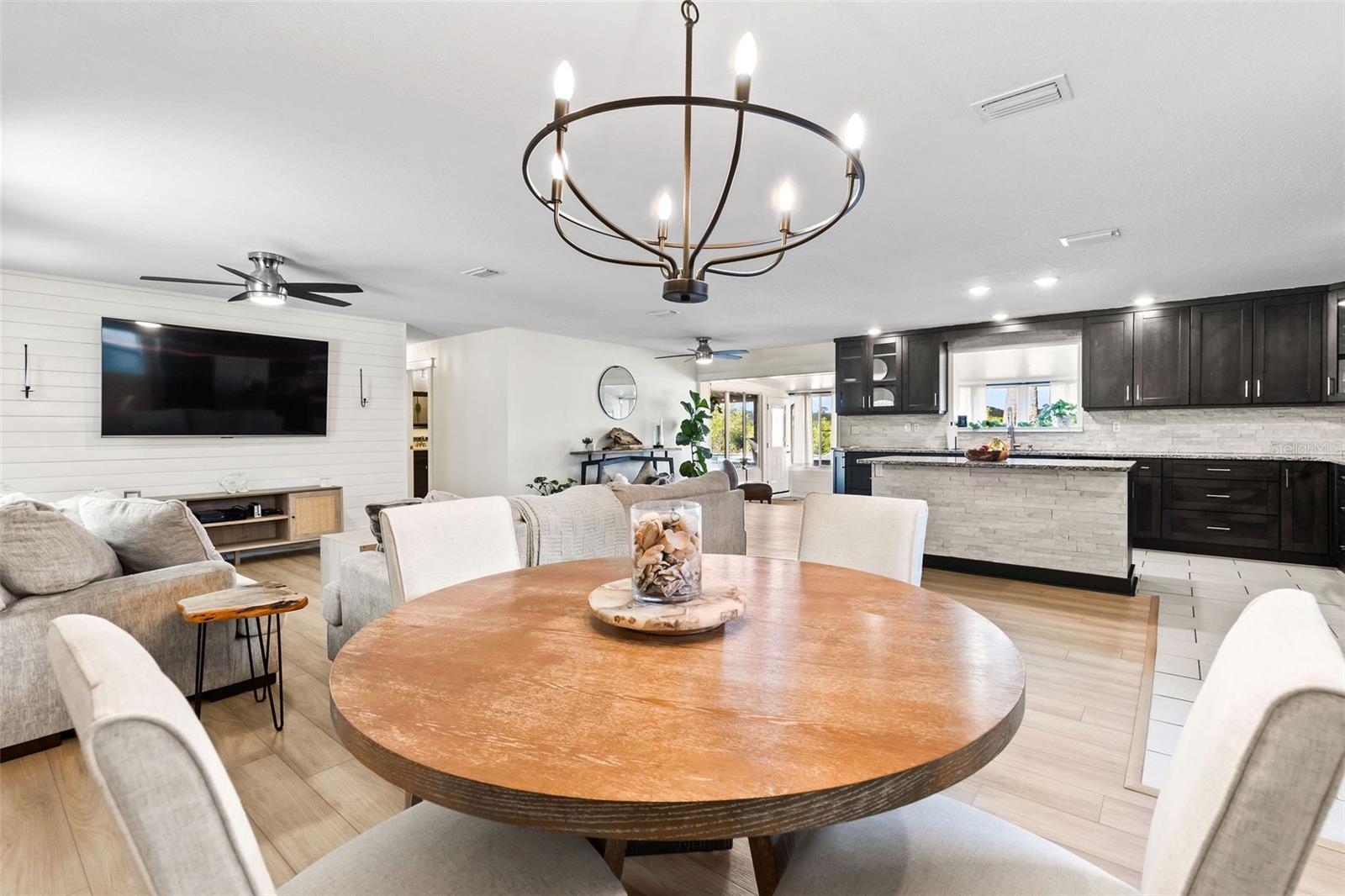 Image 8 of 60 For 418 Acacia Circle