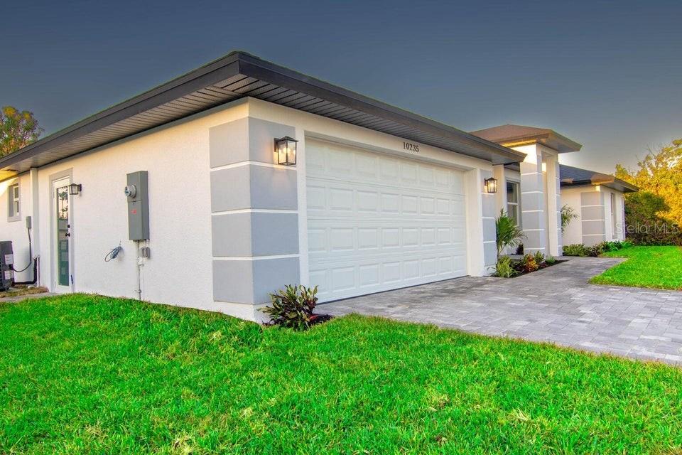 Image 3 of 20 For 10235 Stonecrop Avenue