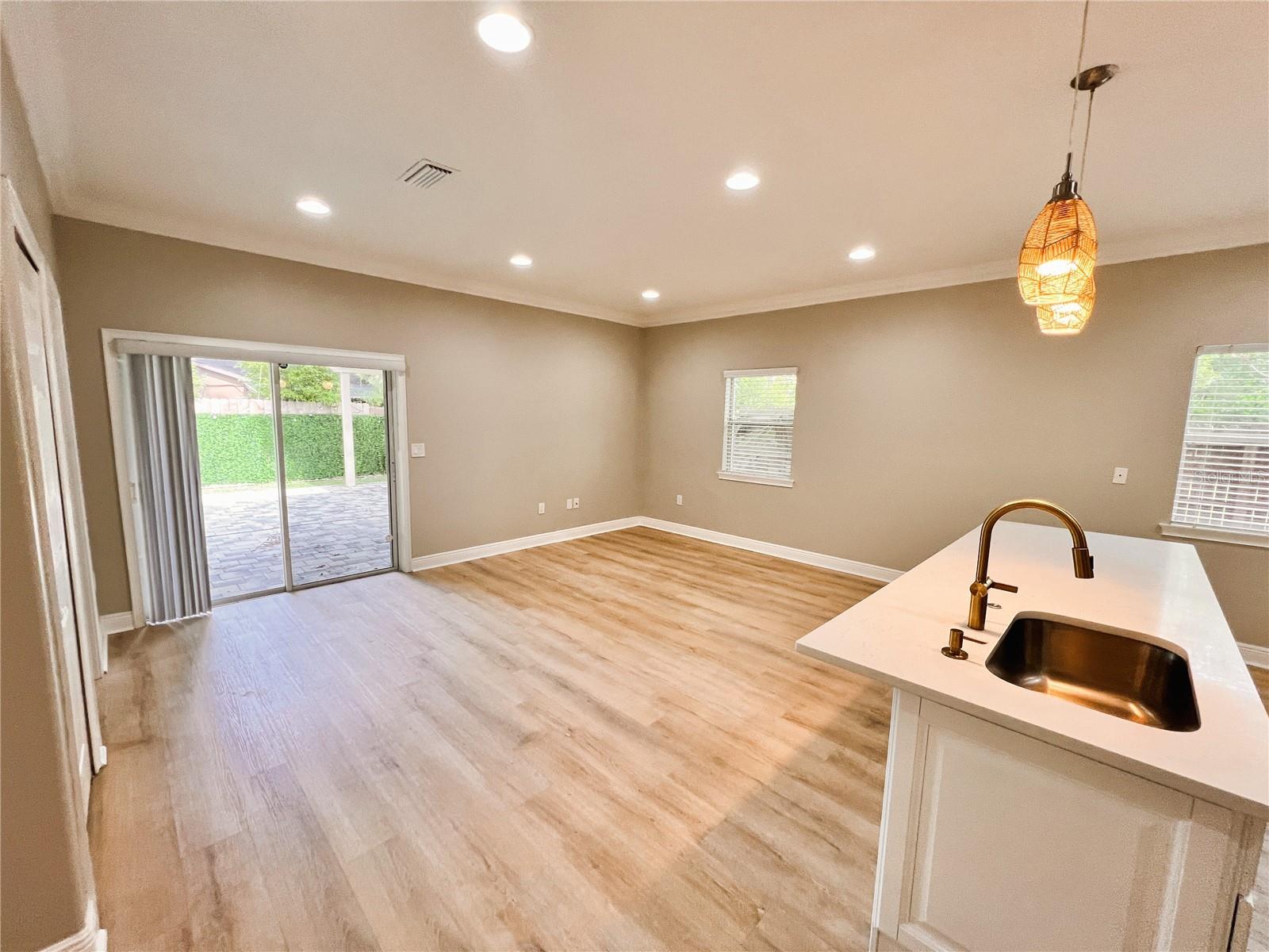 Image 10 of 31 For 1130 Hardy Avenue