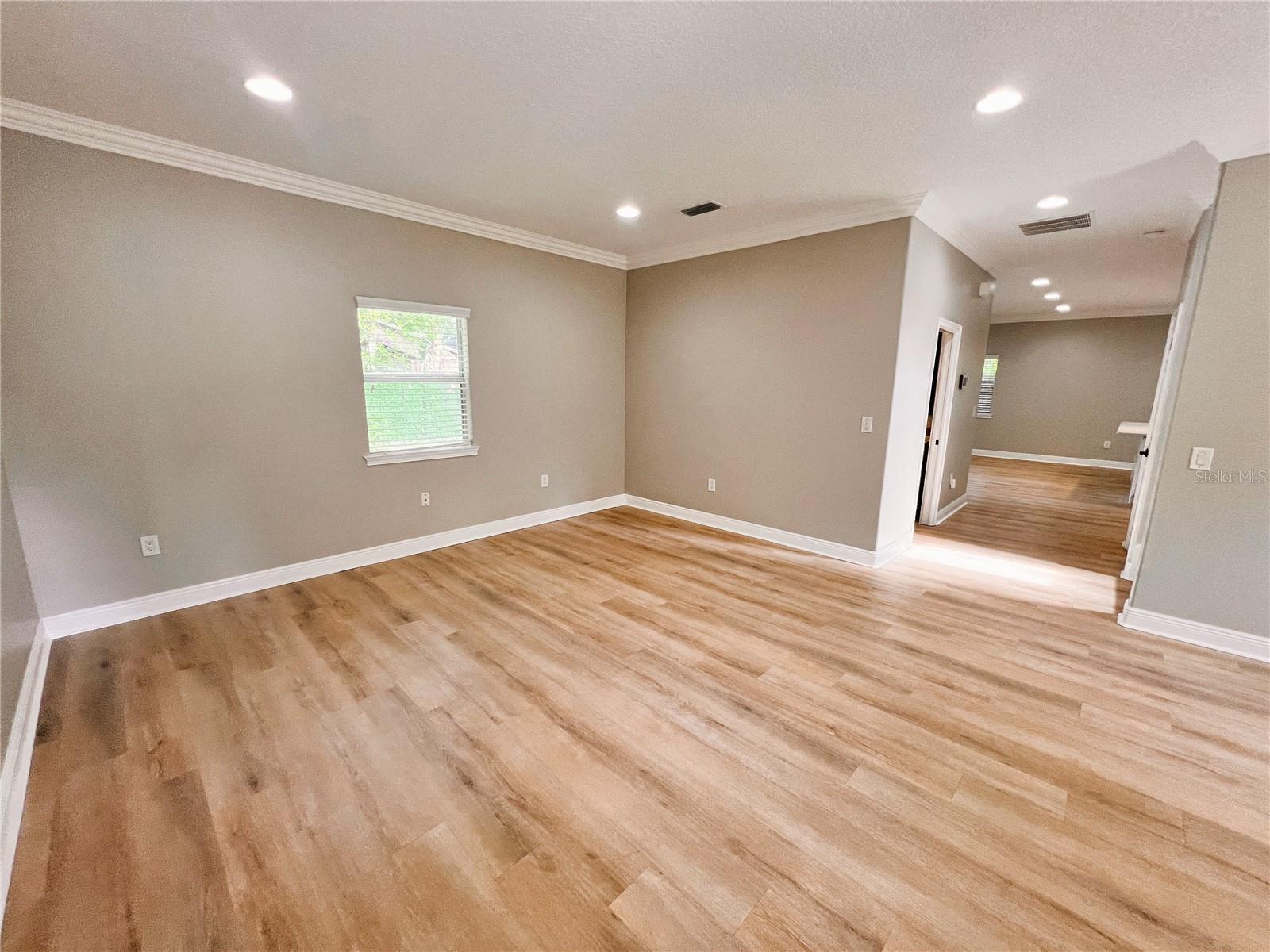 Image 4 of 31 For 1130 Hardy Avenue