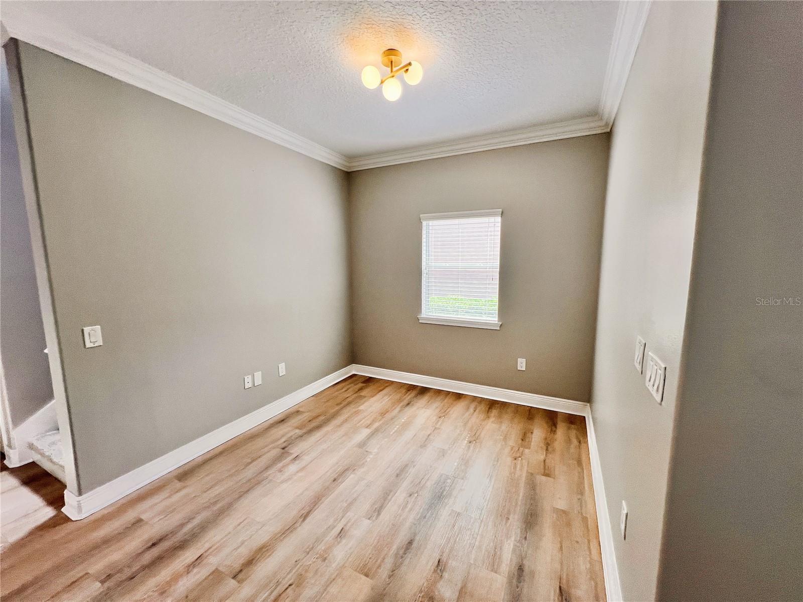 Image 6 of 31 For 1130 Hardy Avenue