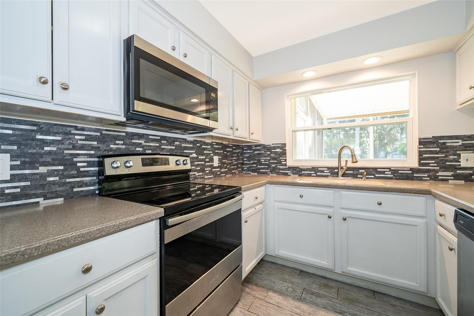 Image 12 of 28 For 1105 Morse Avenue