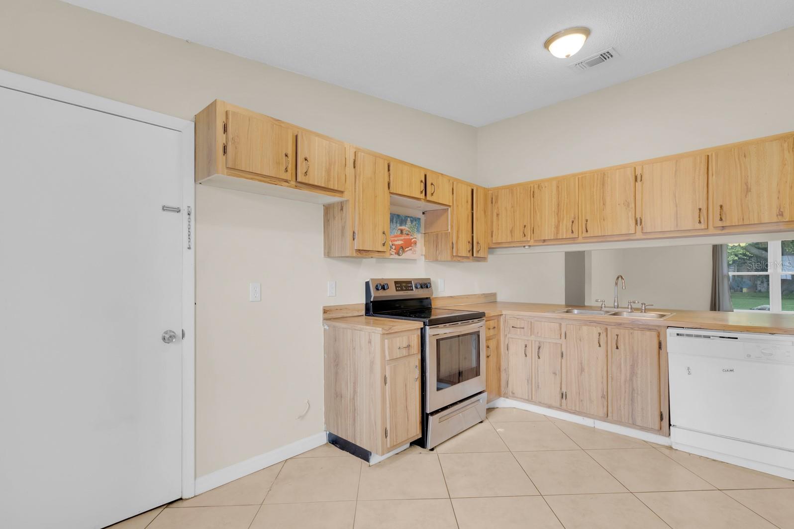 Image 21 of 24 For 978 Calanda Avenue