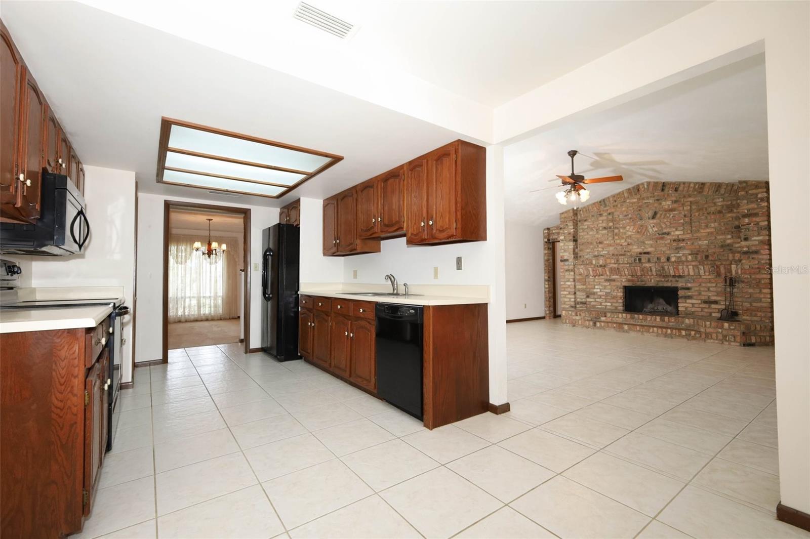 Image 18 of 49 For 9206 Everwood Street