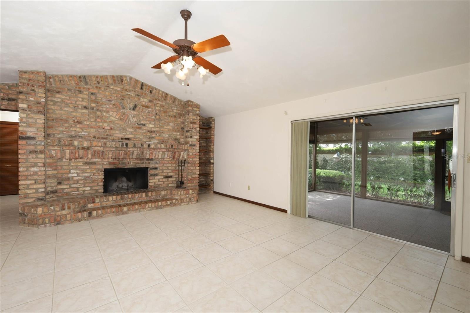 Image 6 of 49 For 9206 Everwood Street