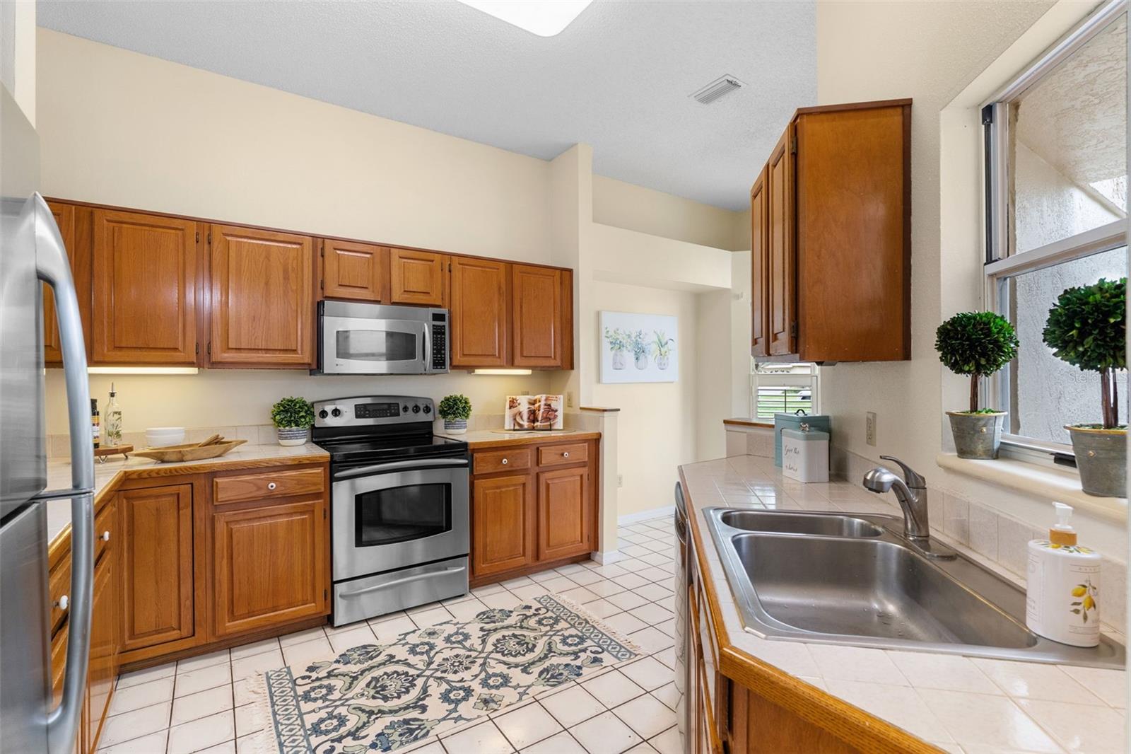 Image 11 of 37 For 14558 Mandolin Drive