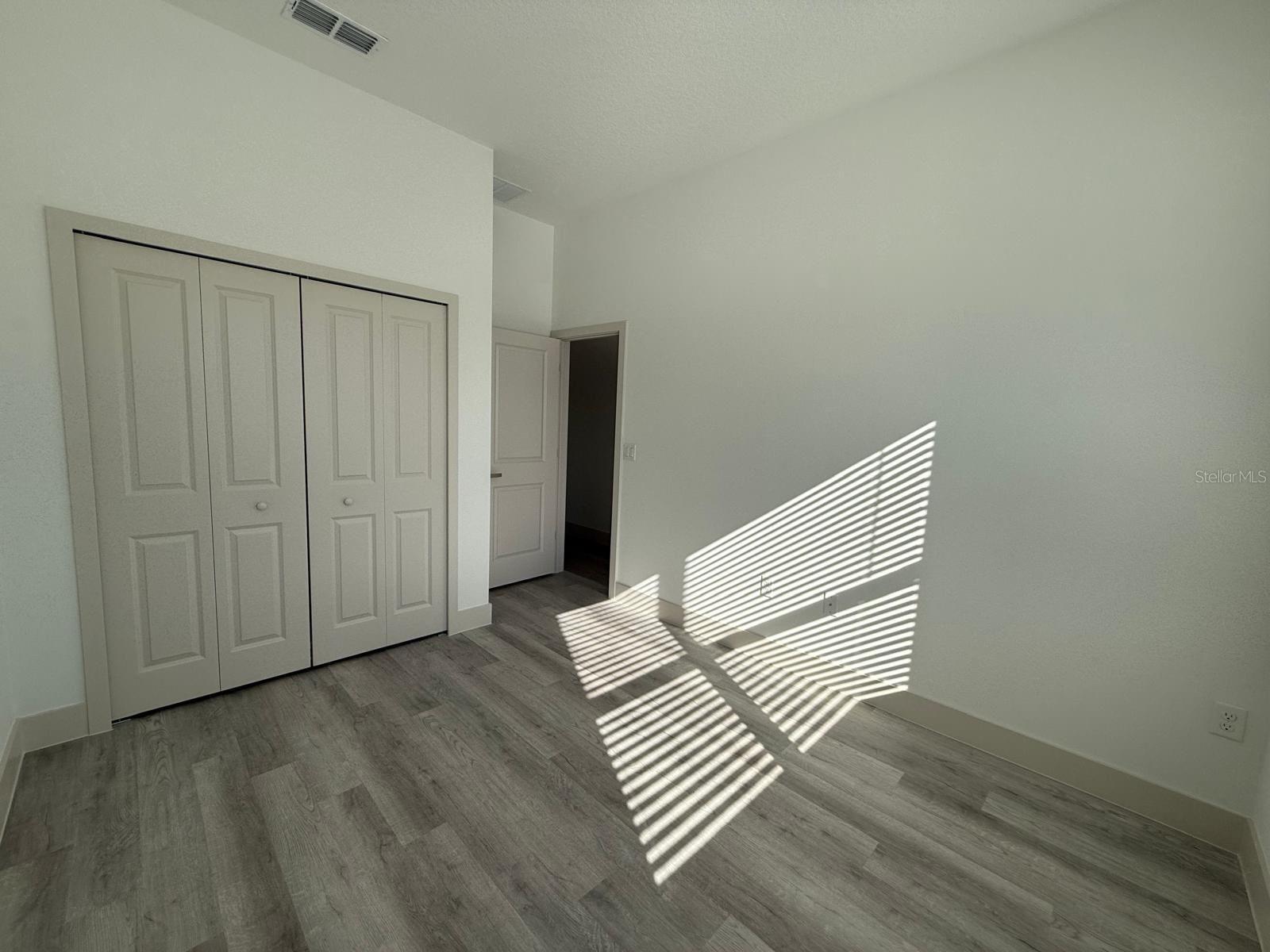 Image 12 of 26 For 1495 Craleigh Street