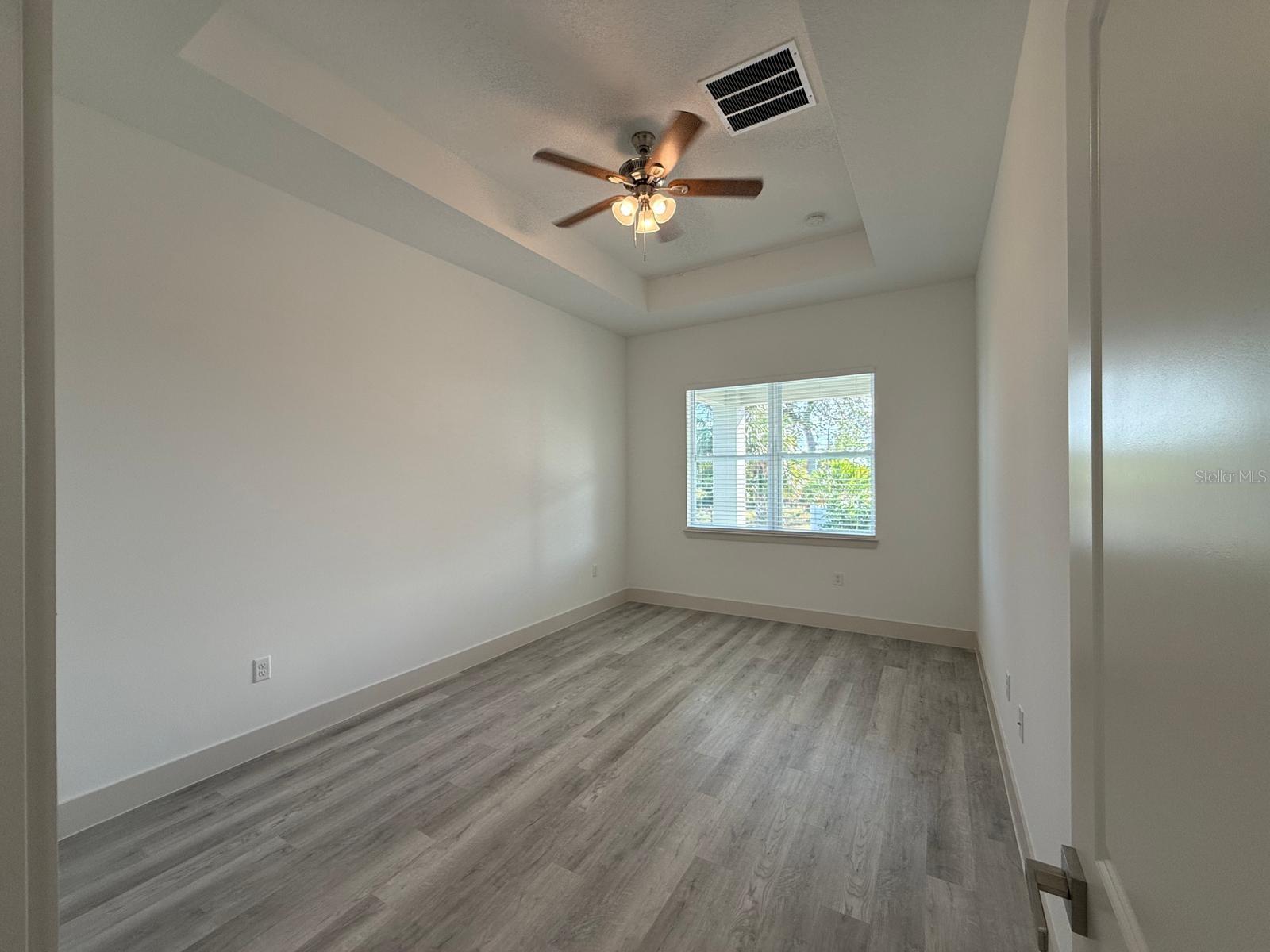 Image 14 of 26 For 1495 Craleigh Street