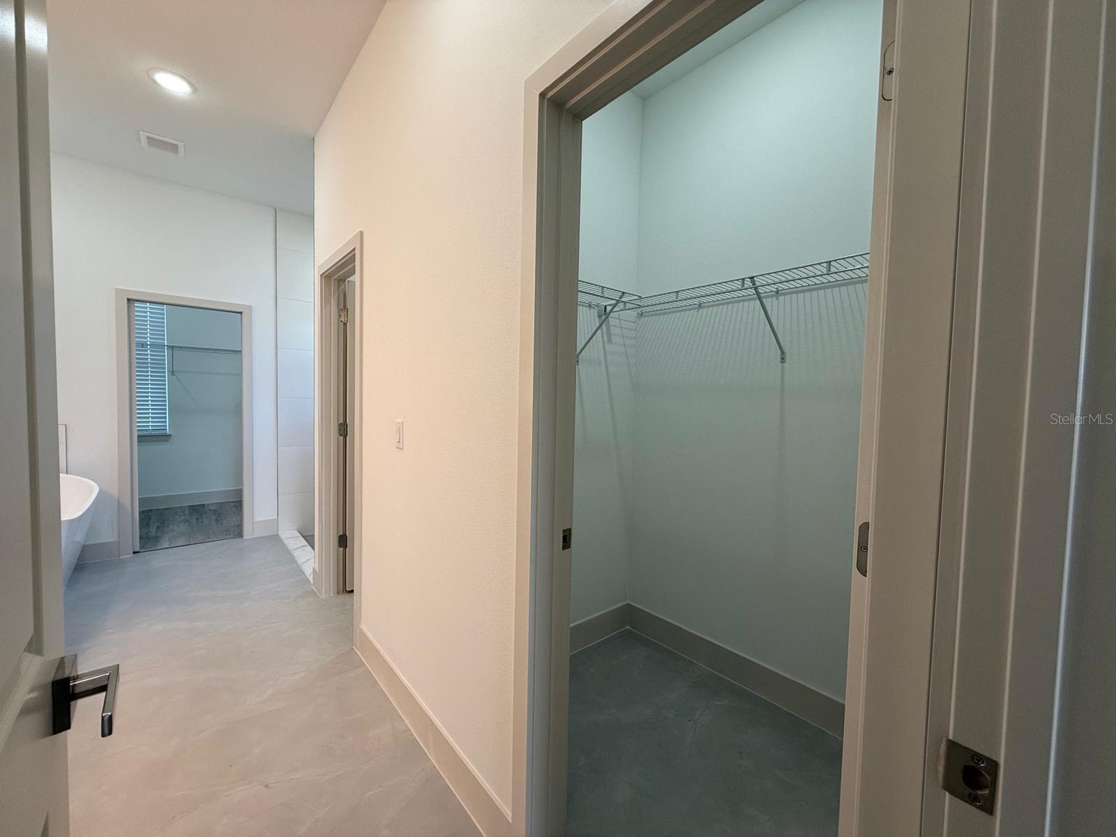 Image 16 of 26 For 1495 Craleigh Street