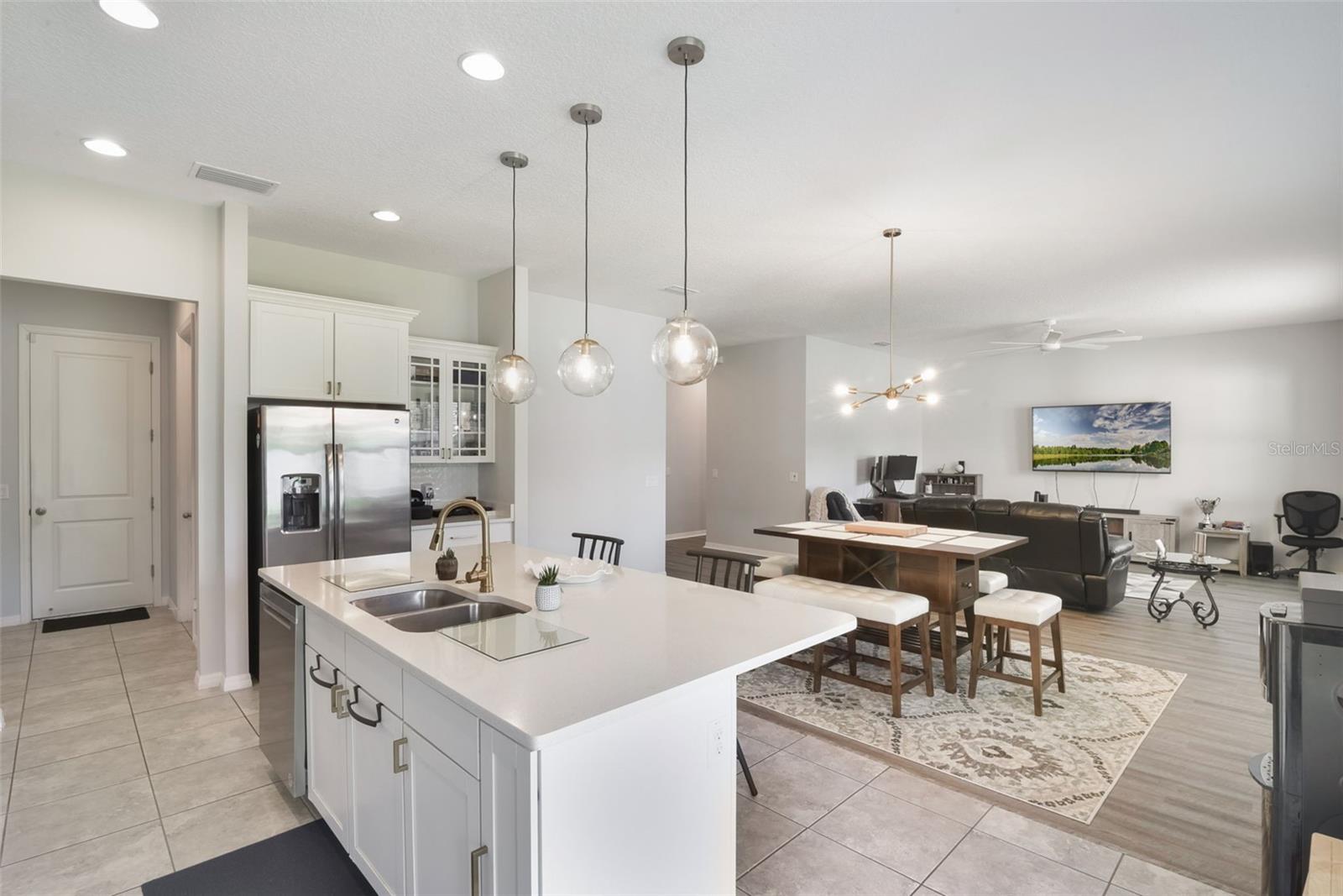 Image 14 of 47 For 965 Maypole Drive
