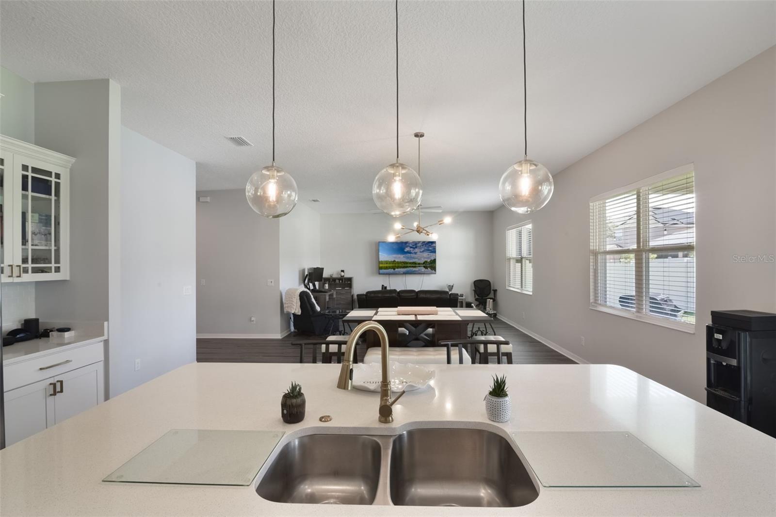 Image 19 of 47 For 965 Maypole Drive