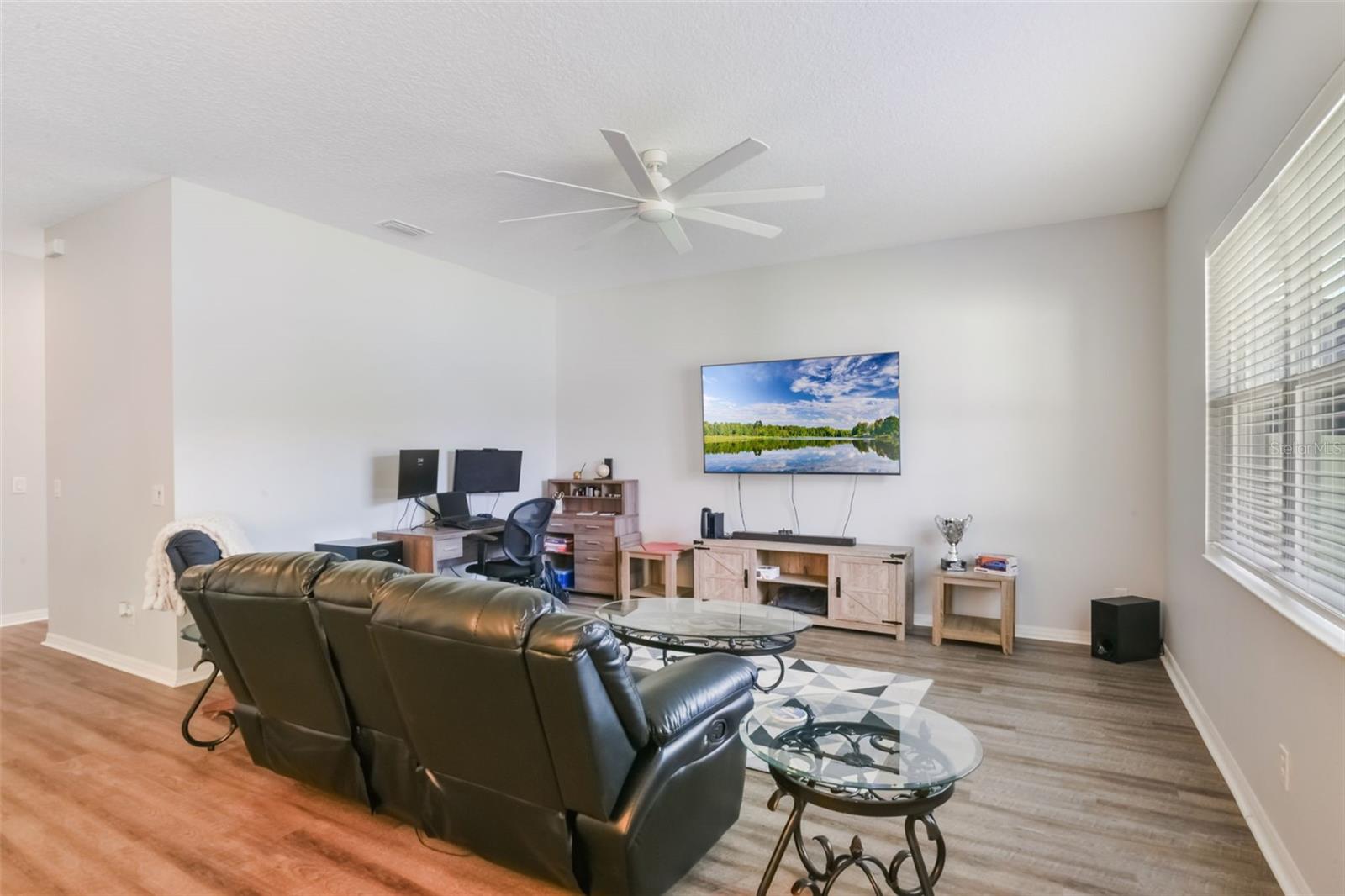 Image 22 of 47 For 965 Maypole Drive