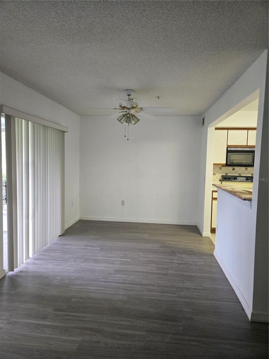 Image 2 of 8 For 925 Lexington Parkway 14