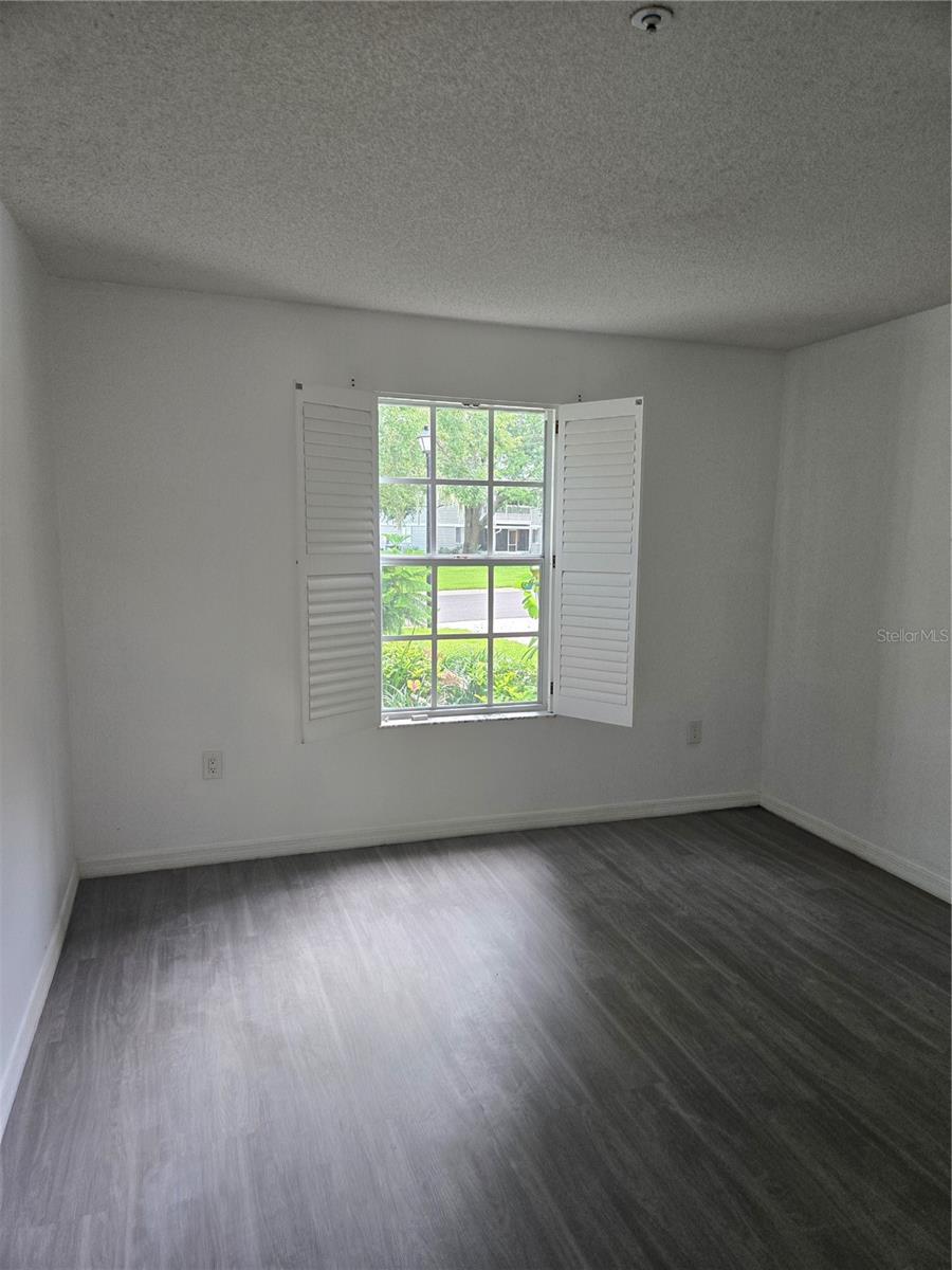 Image 4 of 8 For 925 Lexington Parkway 14
