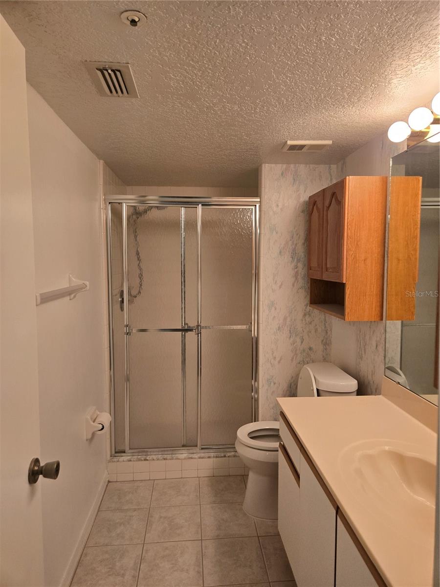 Image 7 of 8 For 925 Lexington Parkway 14