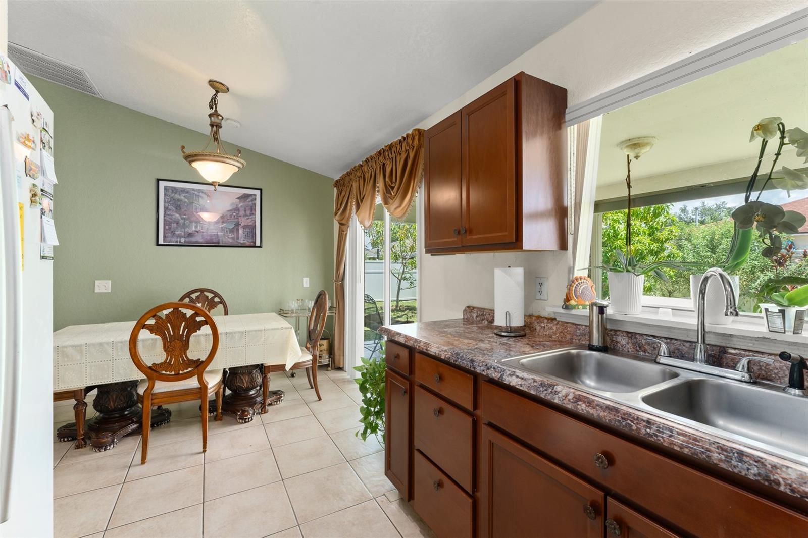 Image 11 of 32 For 470 Cardinal Court