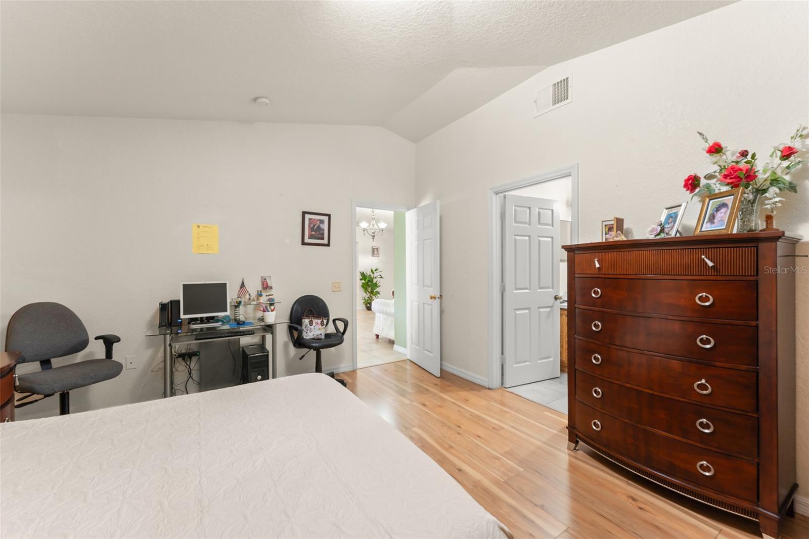 Image 13 of 32 For 470 Cardinal Court