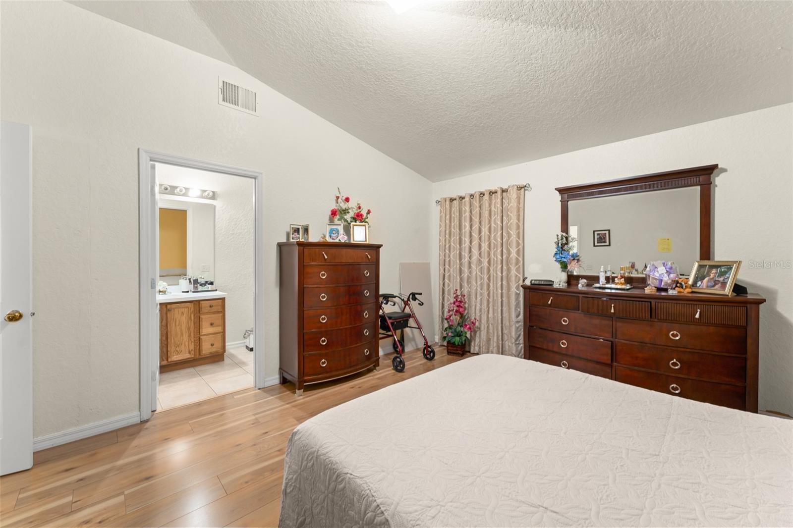 Image 15 of 32 For 470 Cardinal Court