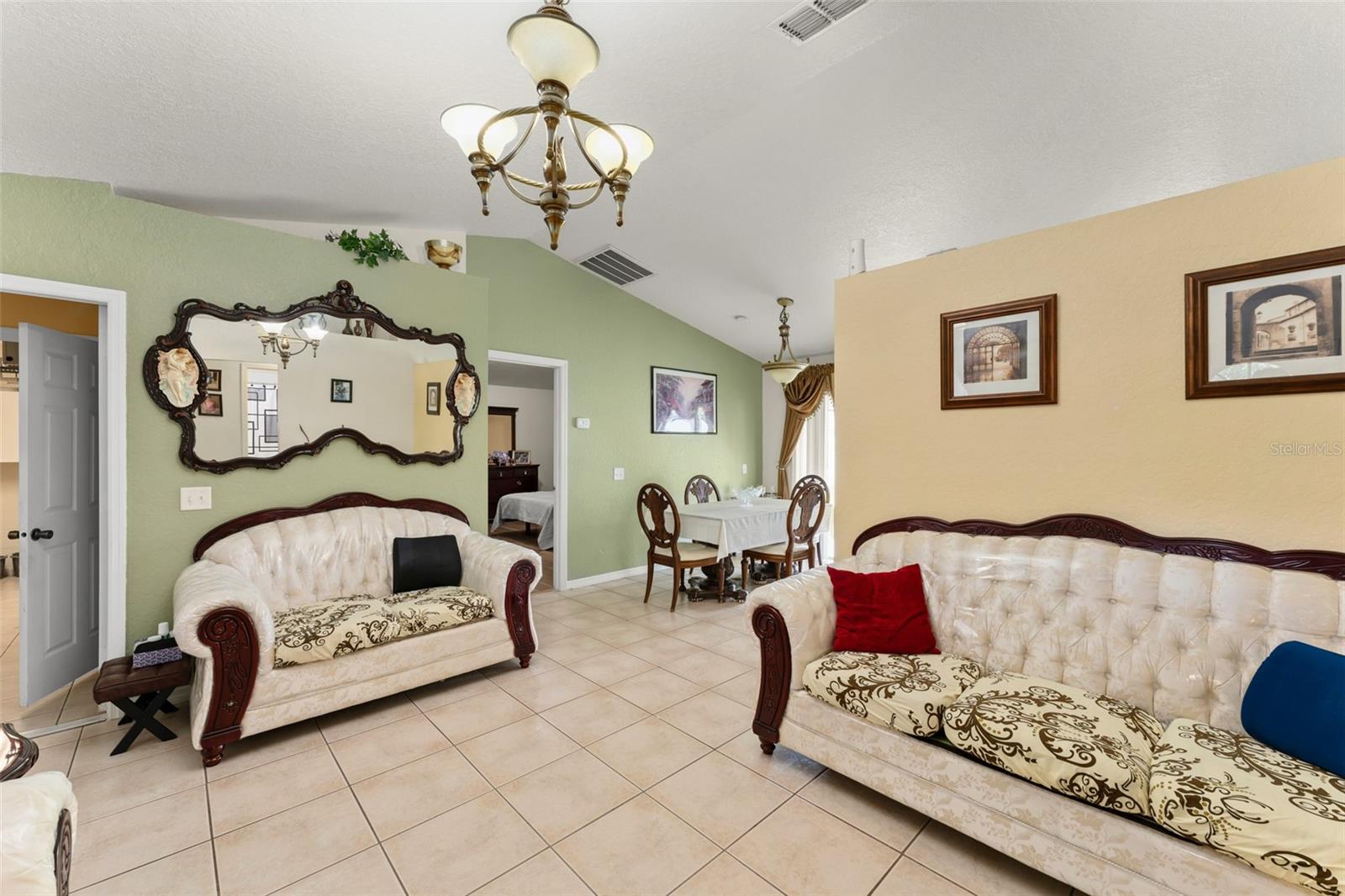 Image 4 of 32 For 470 Cardinal Court