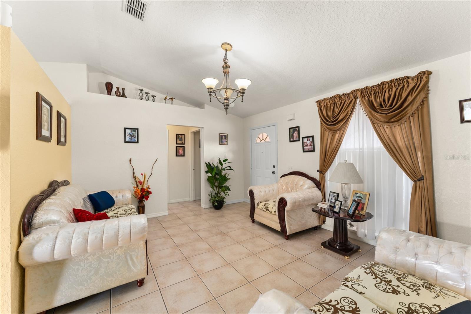 Image 5 of 32 For 470 Cardinal Court