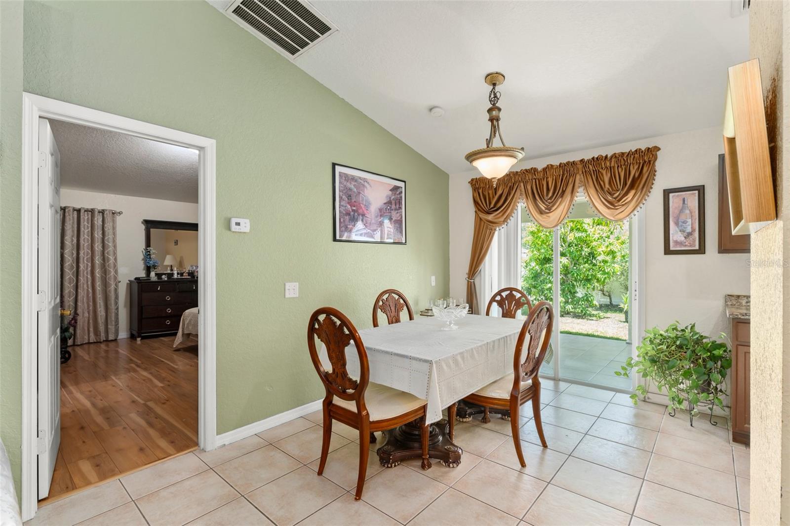 Image 6 of 32 For 470 Cardinal Court