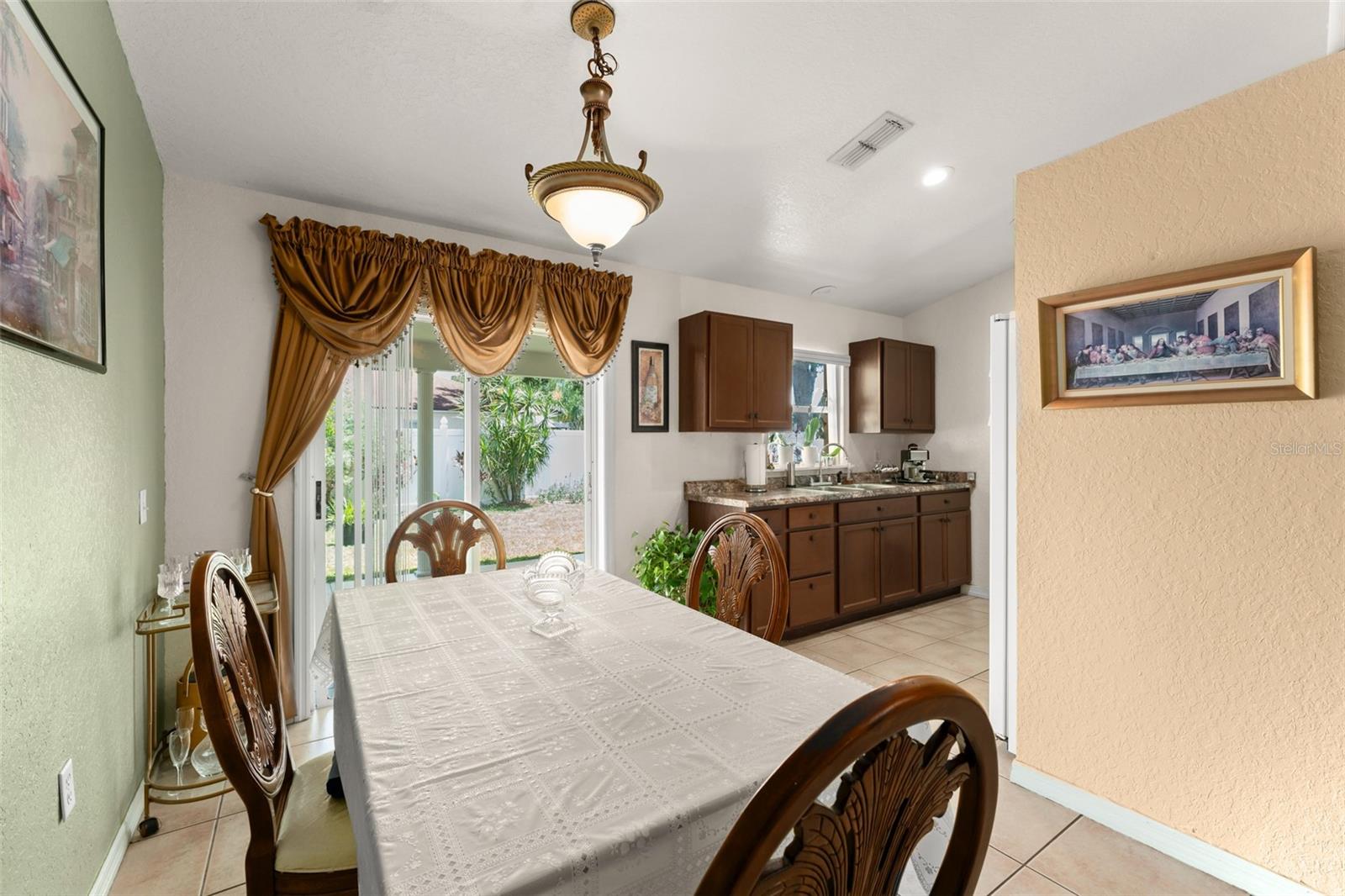 Image 7 of 32 For 470 Cardinal Court