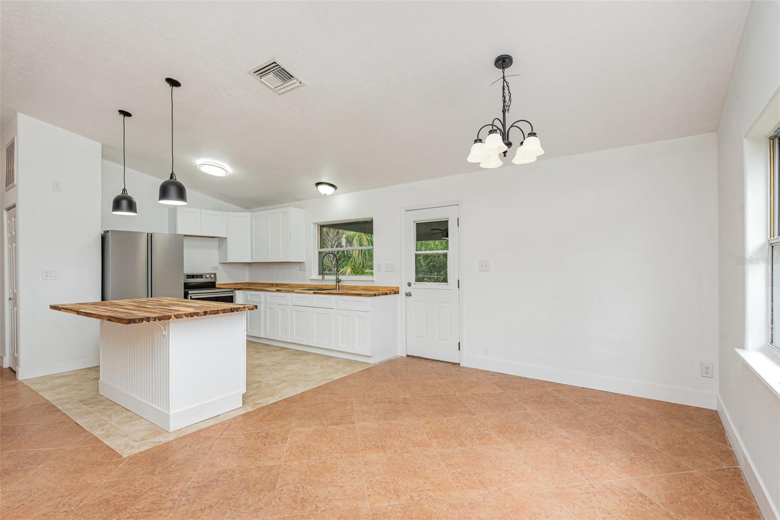 Image 7 of 17 For 4085 Cypress Bend