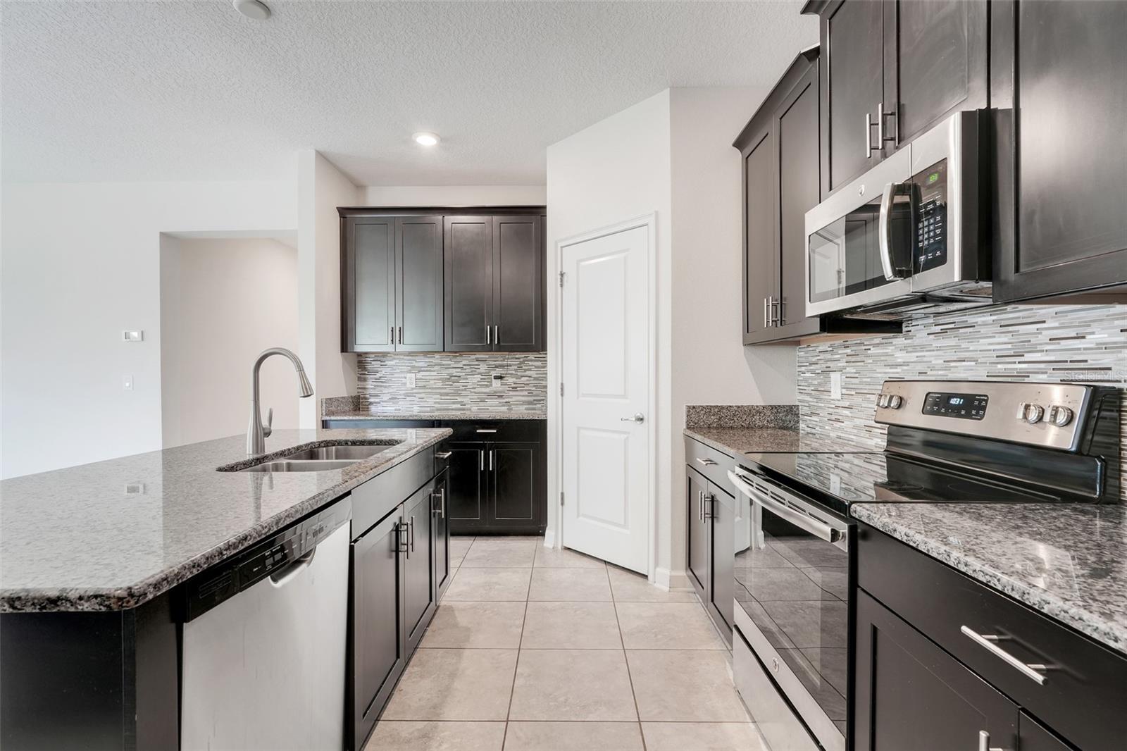 Image 7 of 36 For 10091 Lovegrass Ln