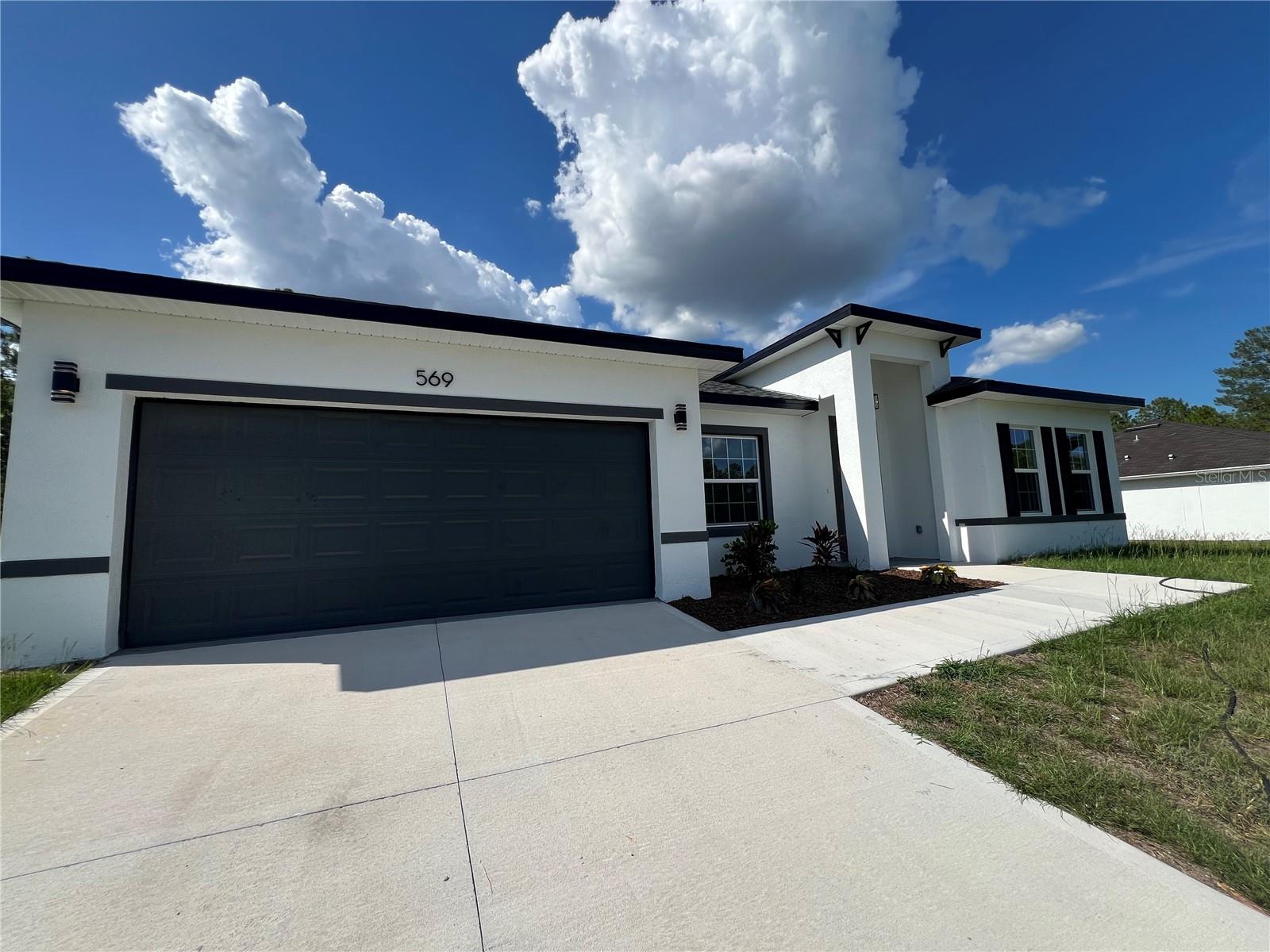 Listing photo id 0 for 569 Marion Oaks Manor