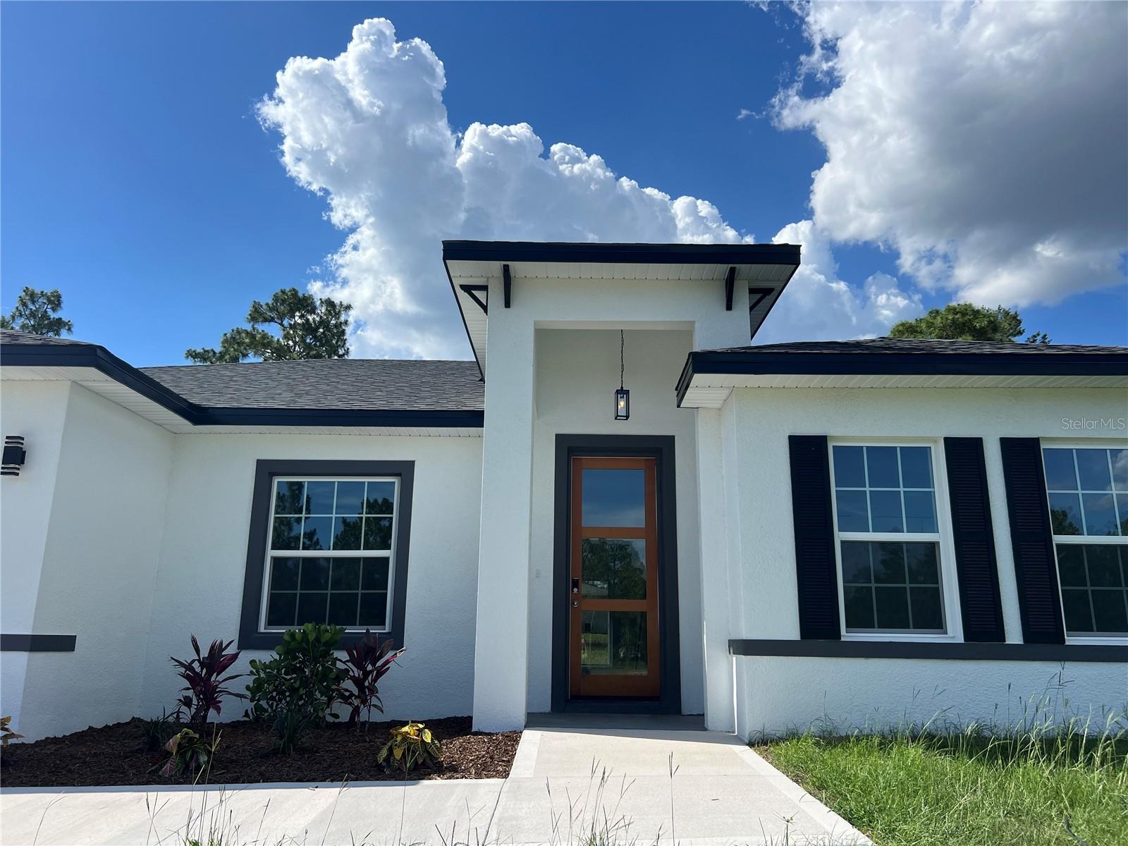 Listing photo id 1 for 569 Marion Oaks Manor