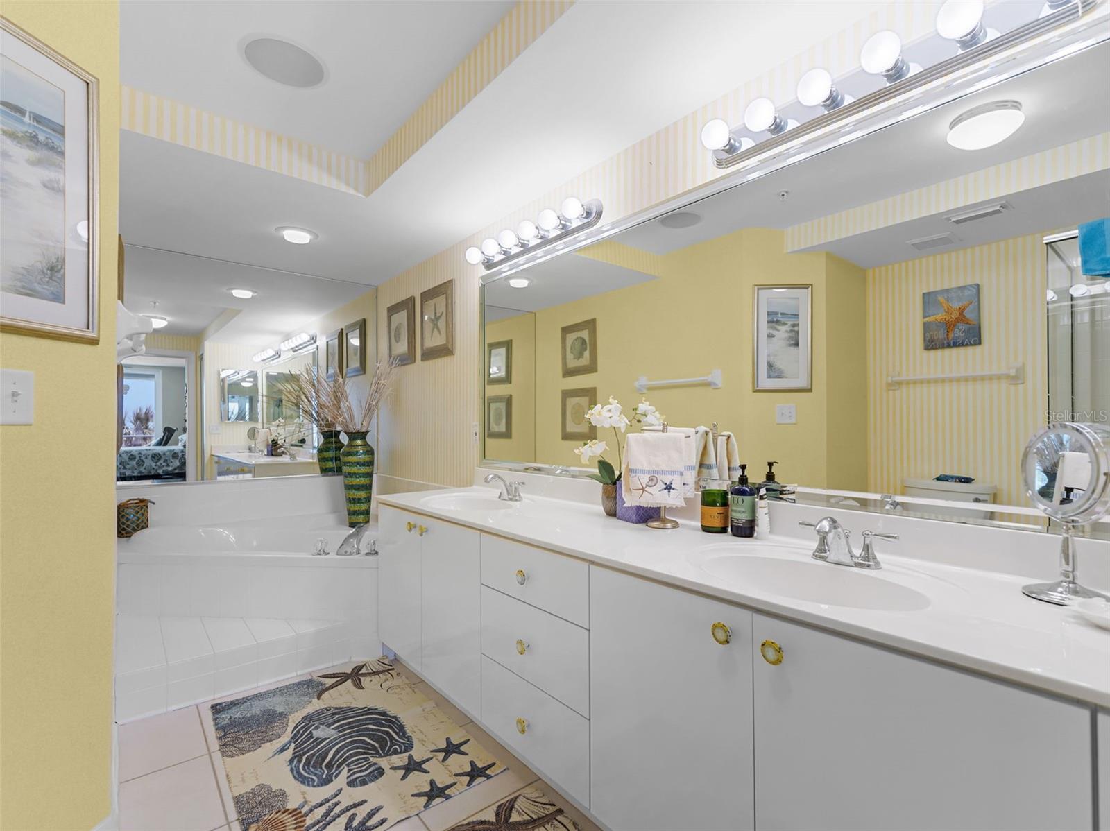 Image 13 of 77 For 4631 Atlantic Avenue 8102
