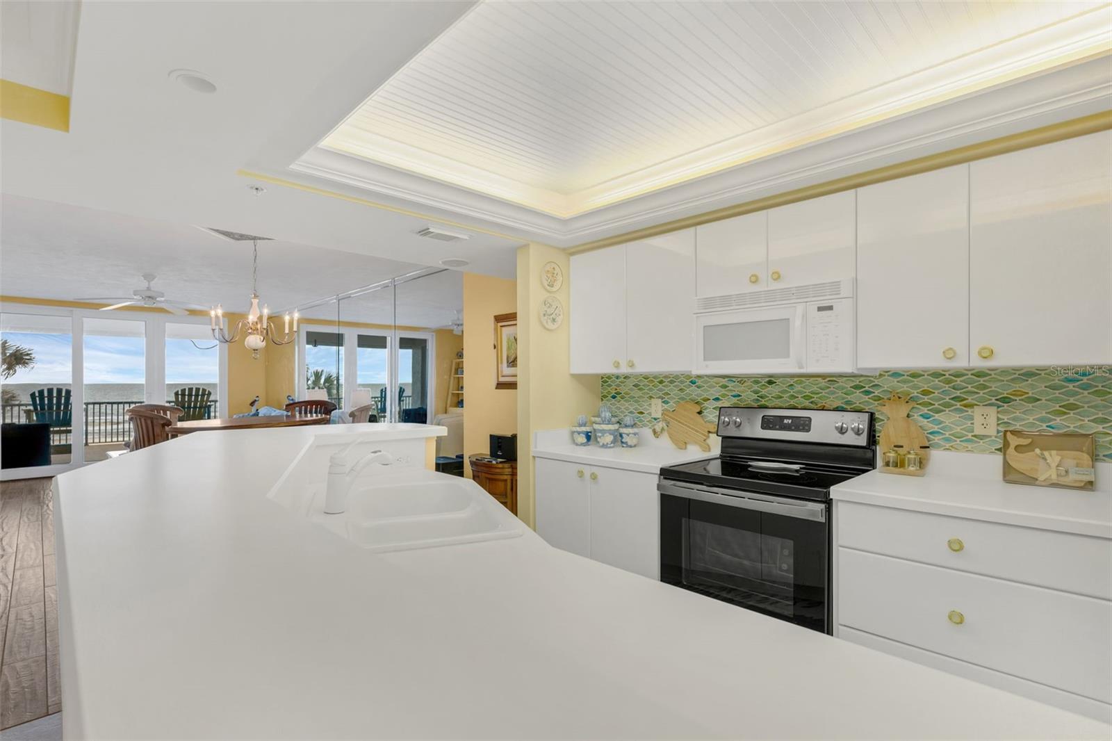 Image 38 of 77 For 4631 Atlantic Avenue 8102