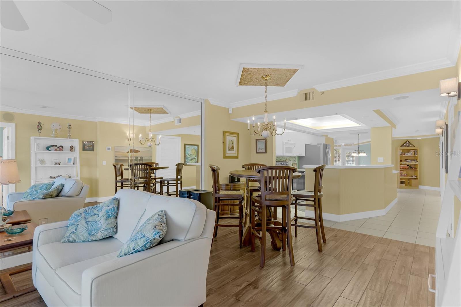 Image 48 of 77 For 4631 Atlantic Avenue 8102