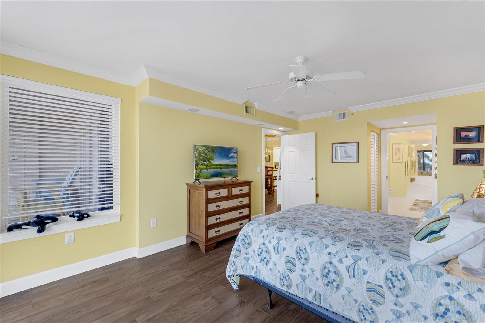 Image 60 of 77 For 4631 Atlantic Avenue 8102