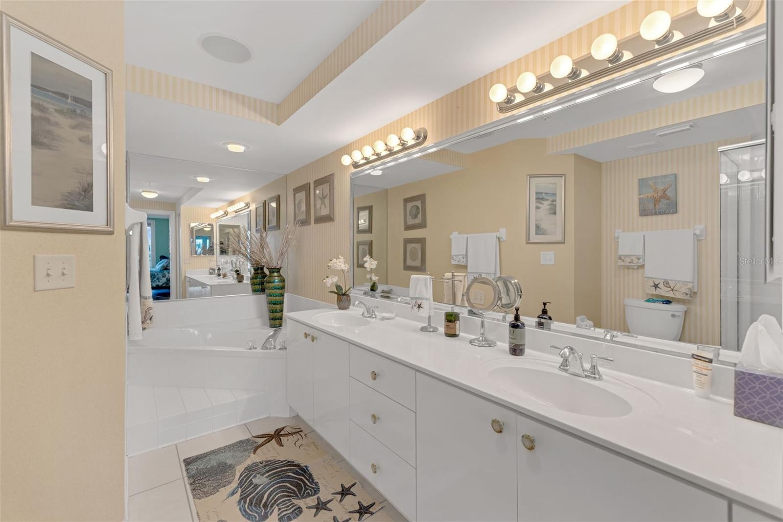 Image 63 of 77 For 4631 Atlantic Avenue 8102