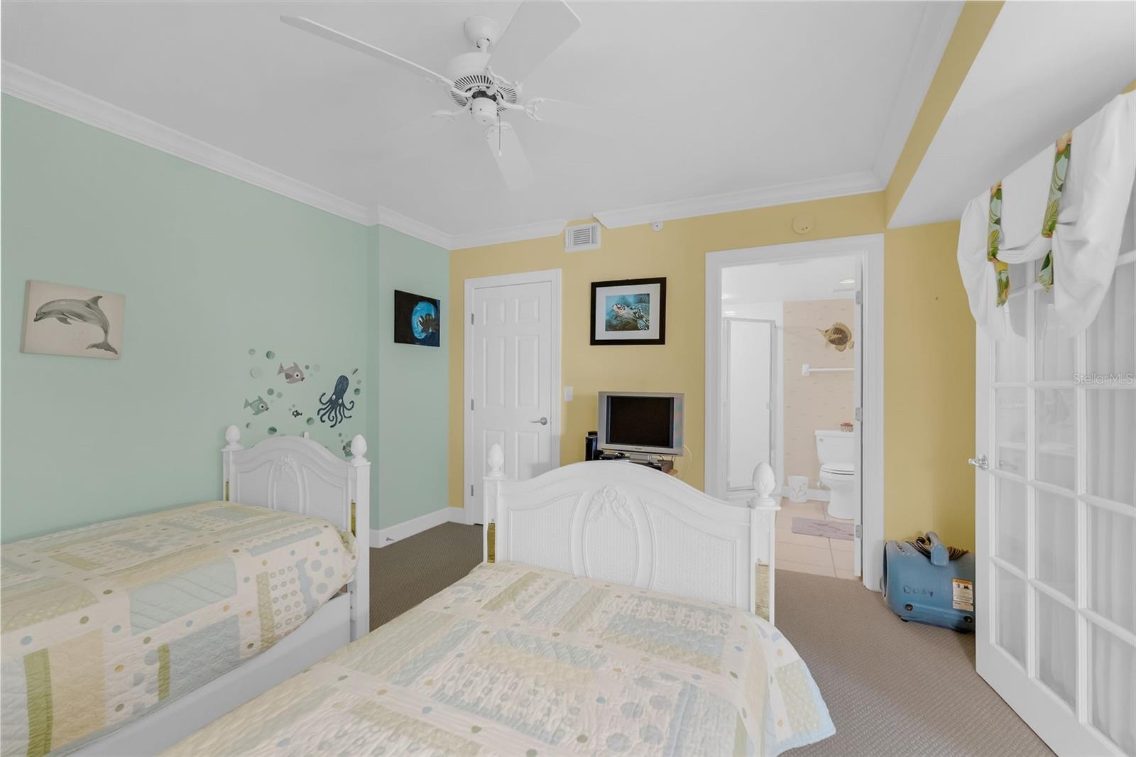 Image 69 of 77 For 4631 Atlantic Avenue 8102