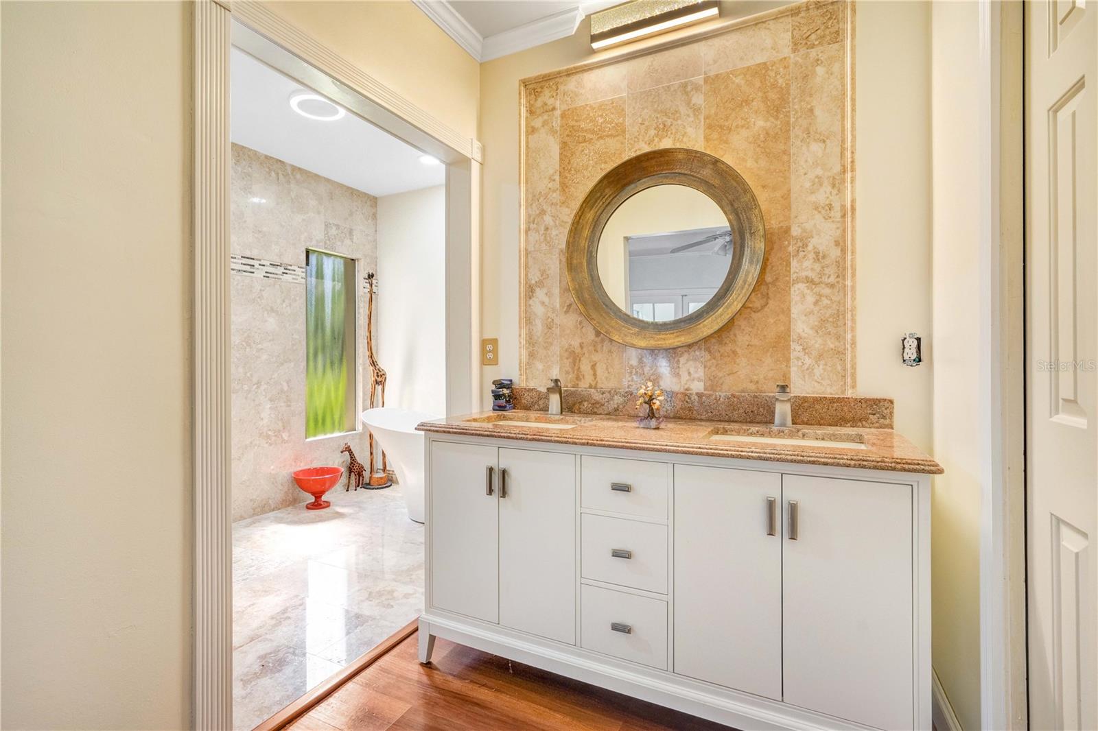 Image 16 of 25 For 243 Shadowbay Boulevard