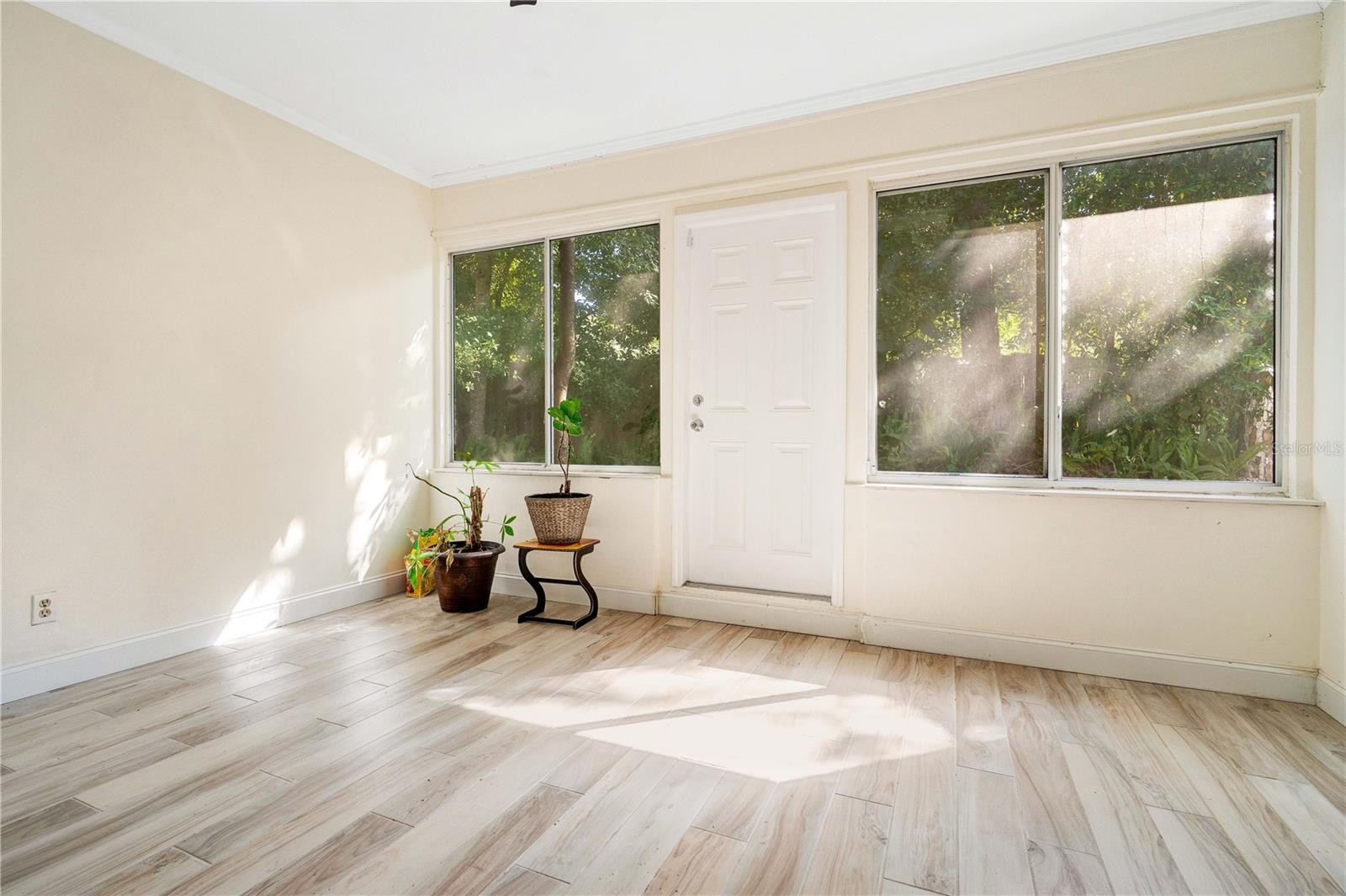 Image 21 of 25 For 243 Shadowbay Boulevard