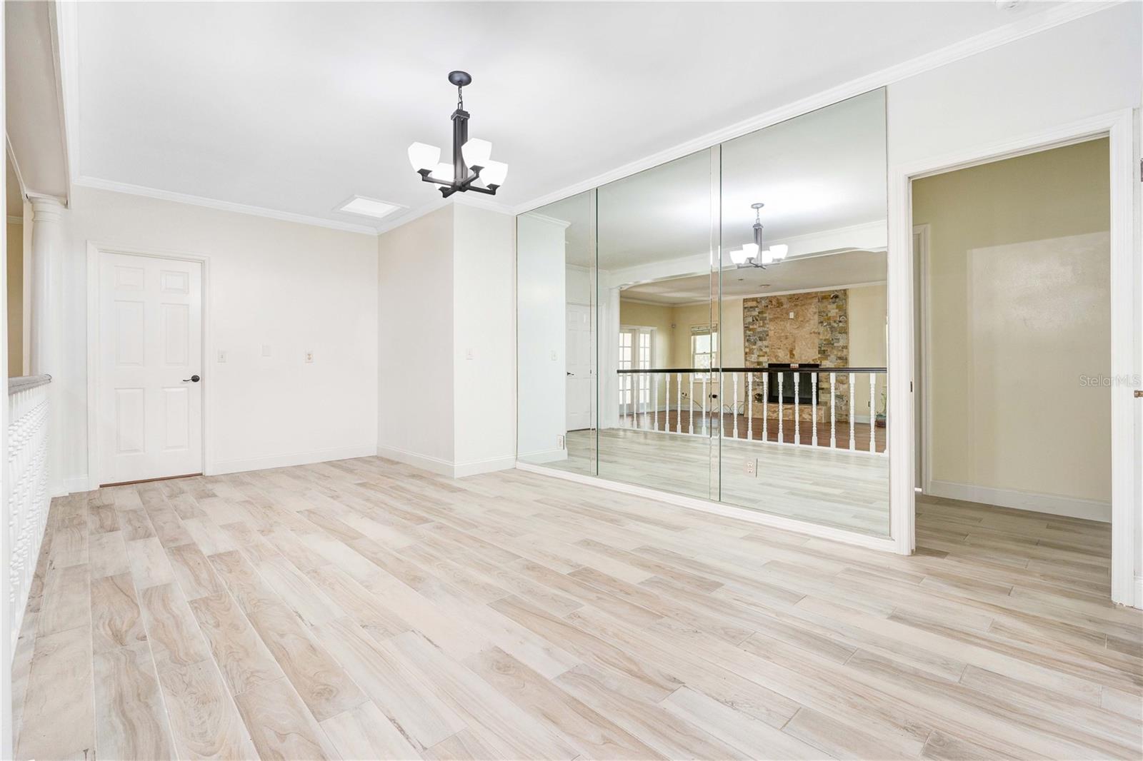 Image 5 of 25 For 243 Shadowbay Boulevard