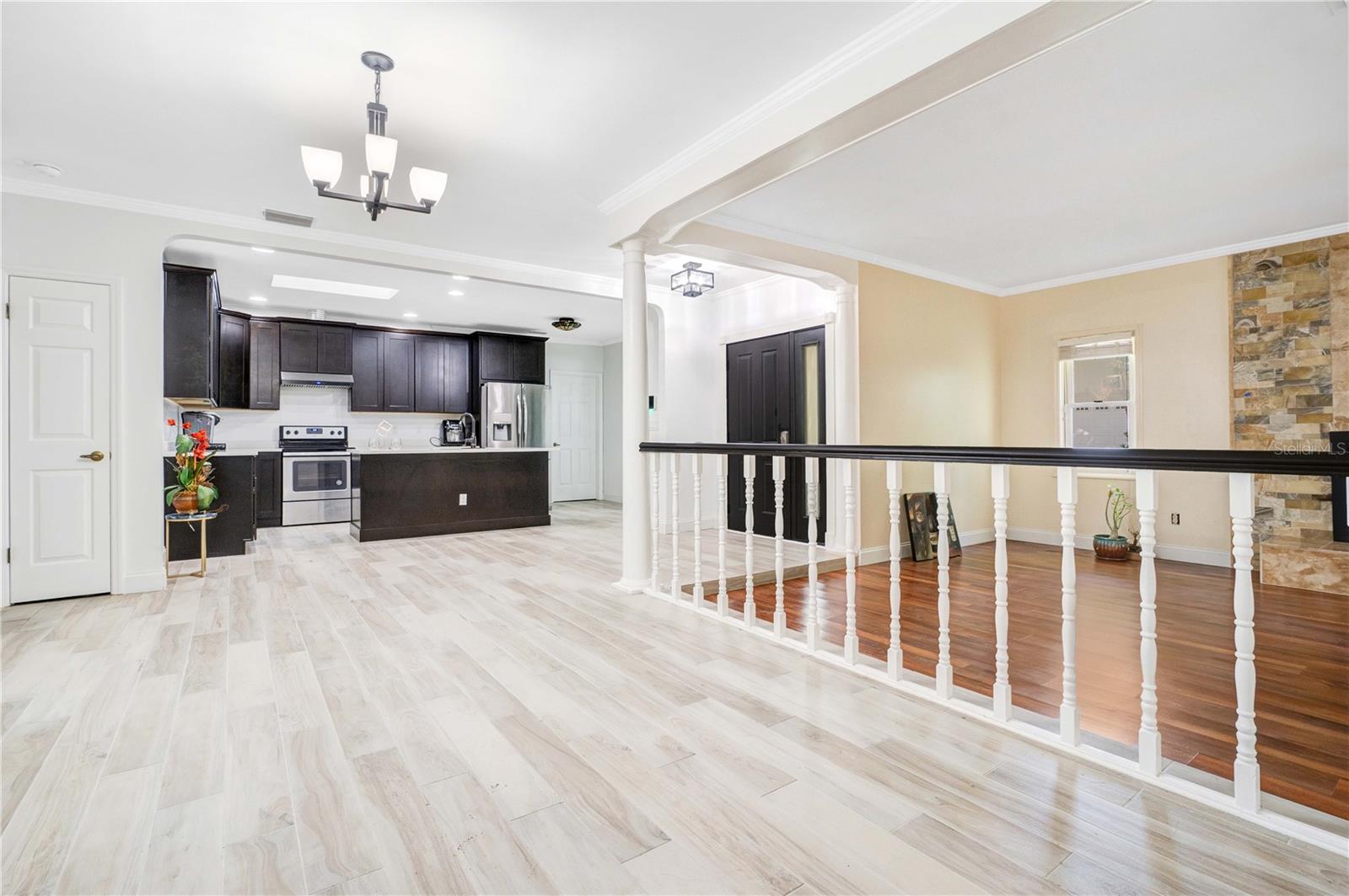 Image 7 of 25 For 243 Shadowbay Boulevard