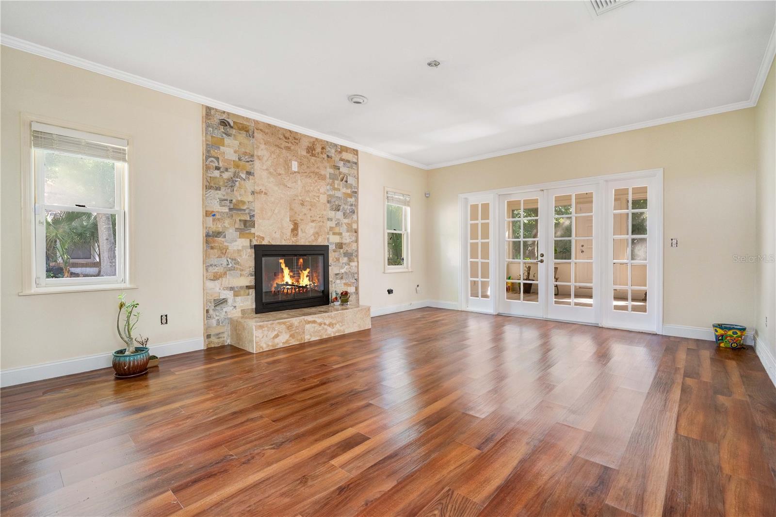 Image 8 of 25 For 243 Shadowbay Boulevard