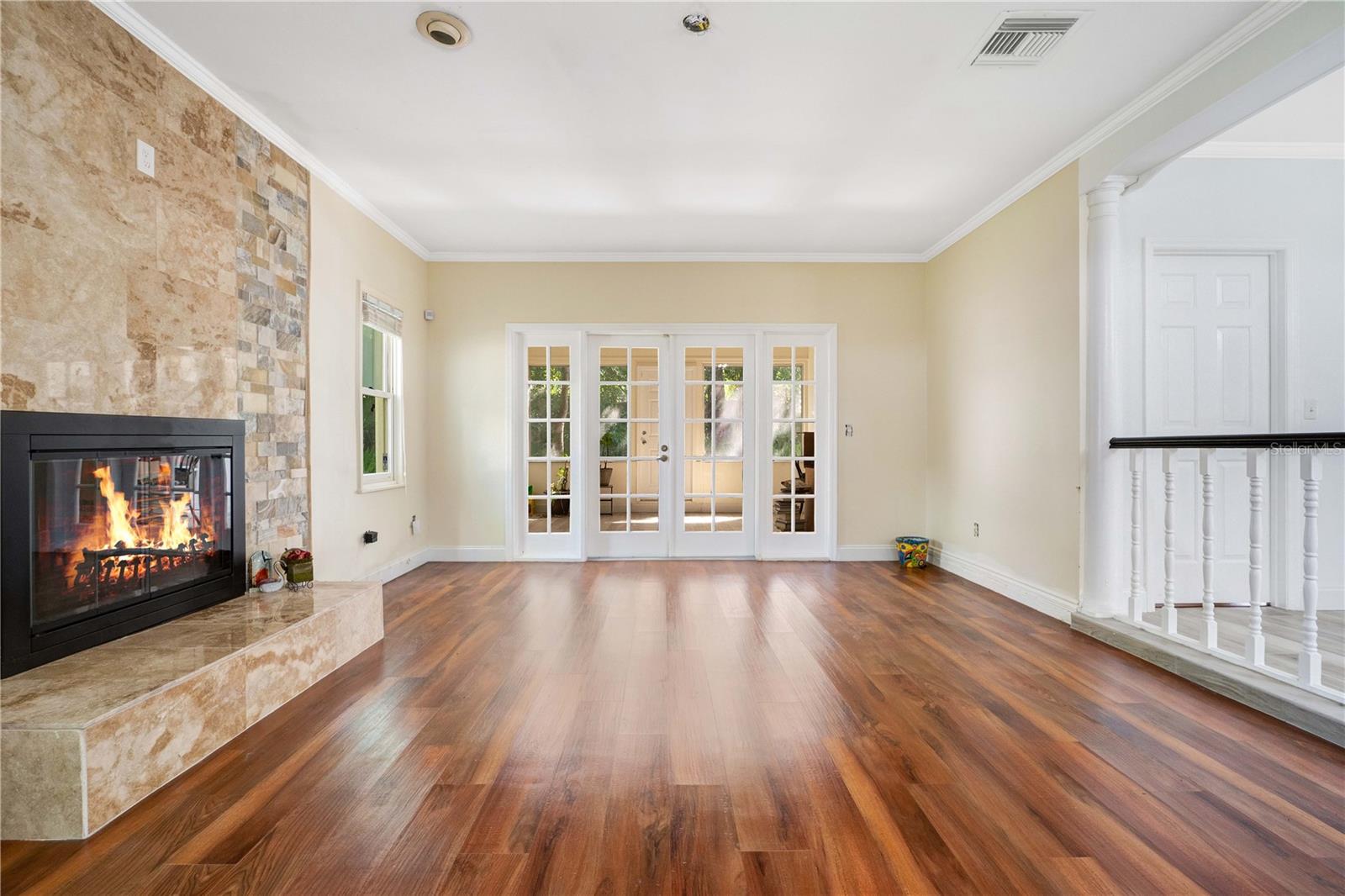 Image 9 of 25 For 243 Shadowbay Boulevard